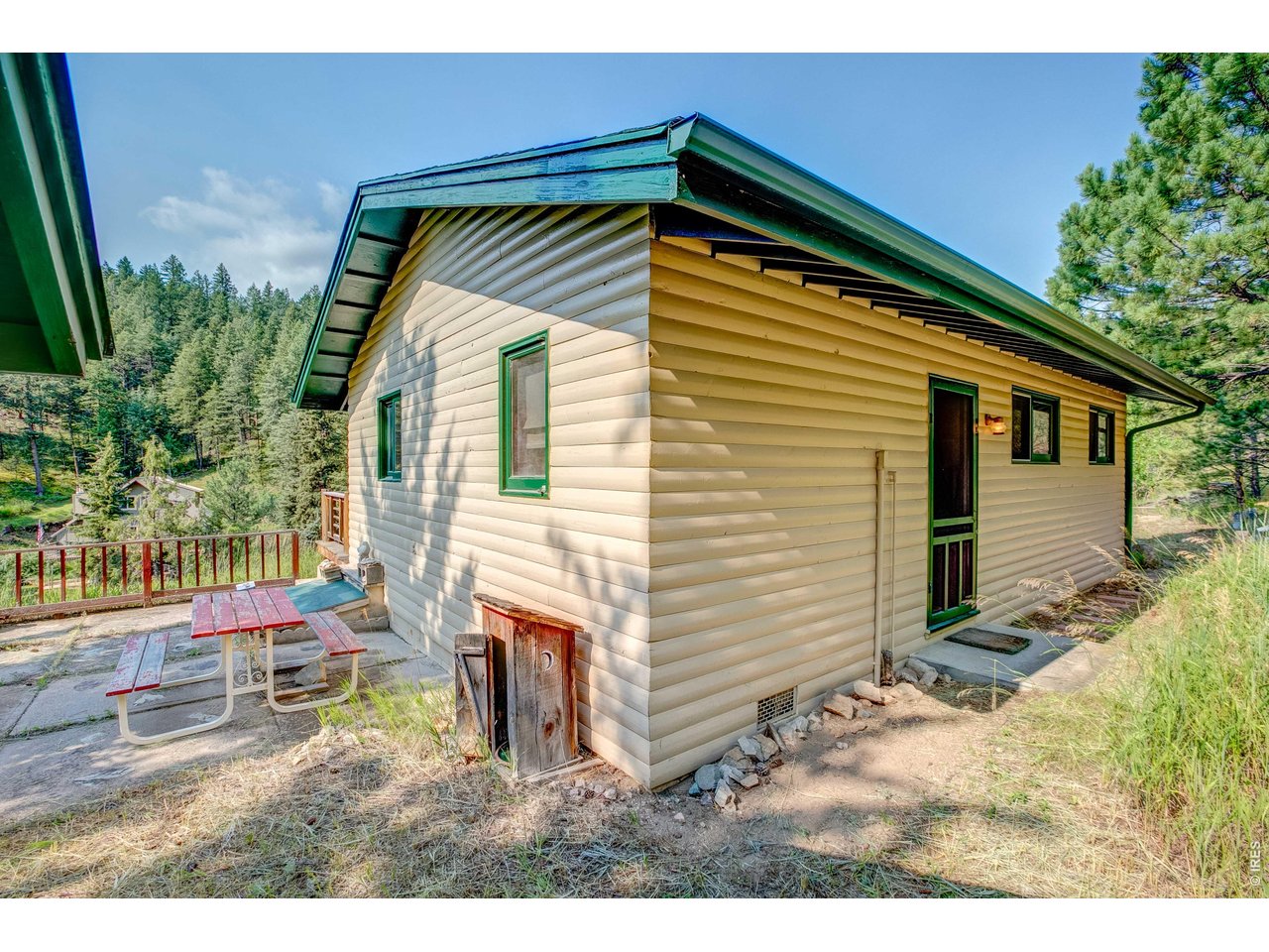 1142 Streamside Dr