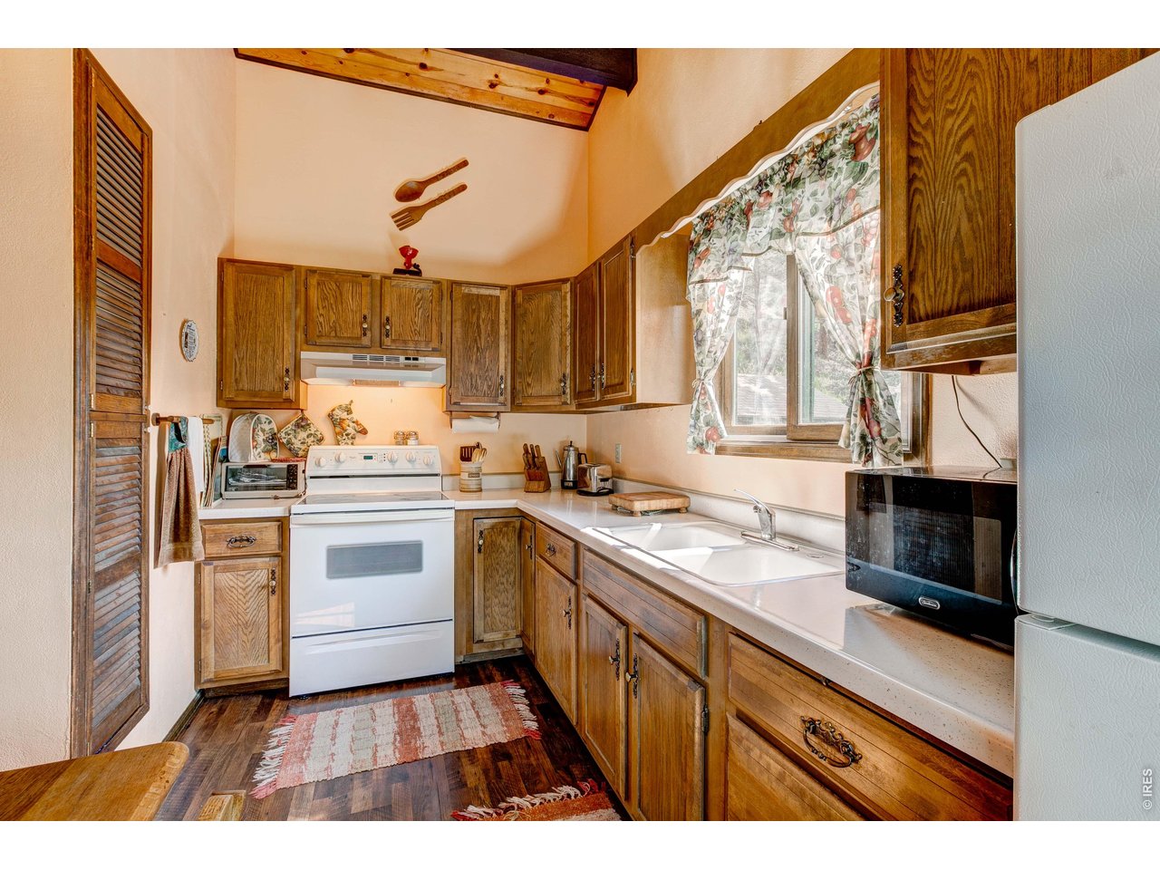 1142 Streamside Dr