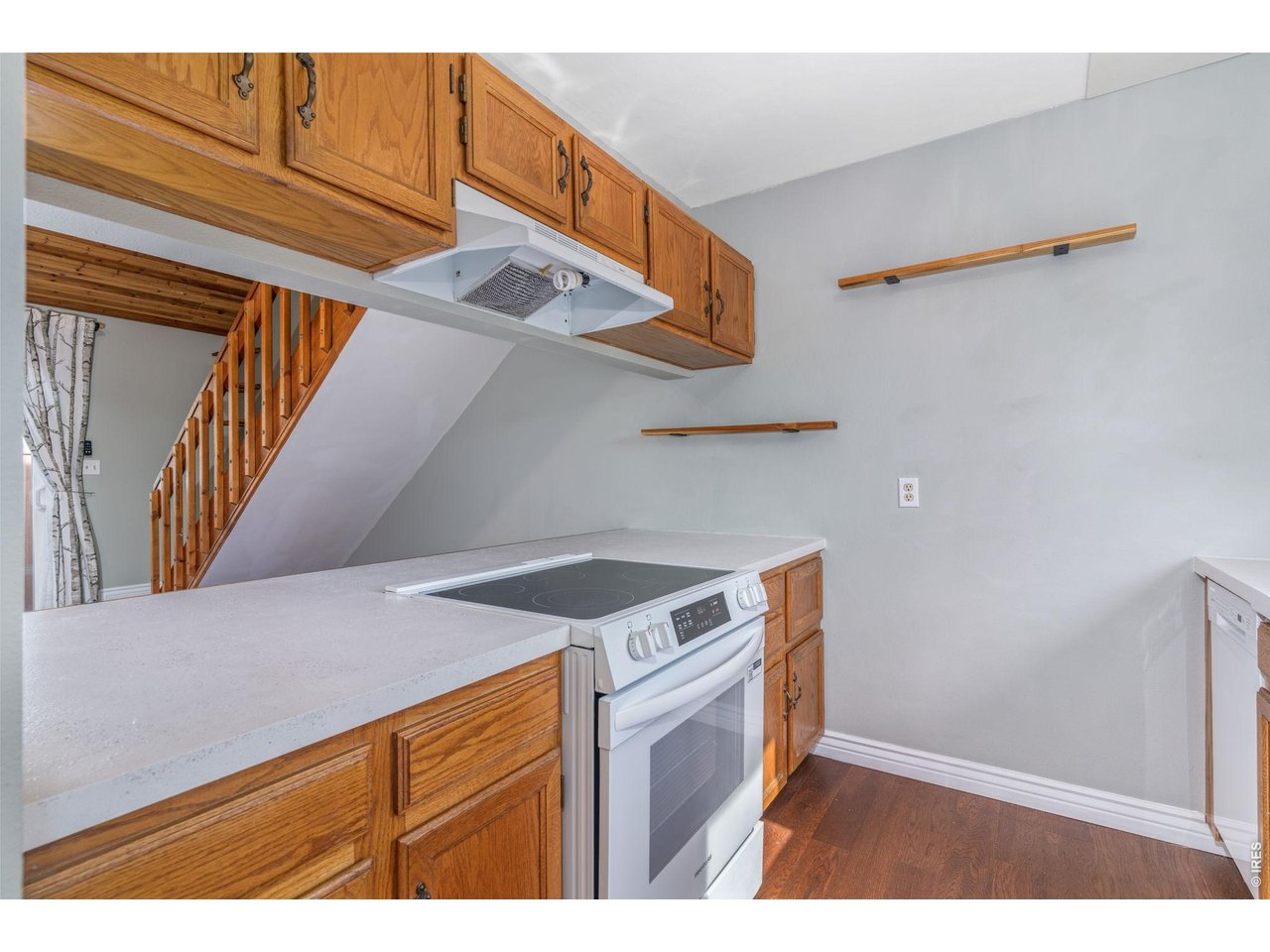 1050 S Saint Vrain Ave L-4