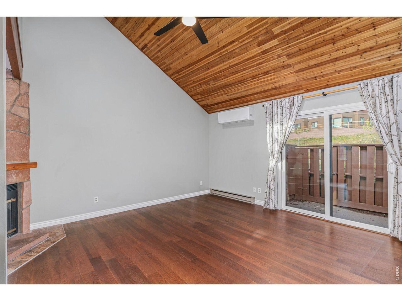 1050 S Saint Vrain Ave L-4