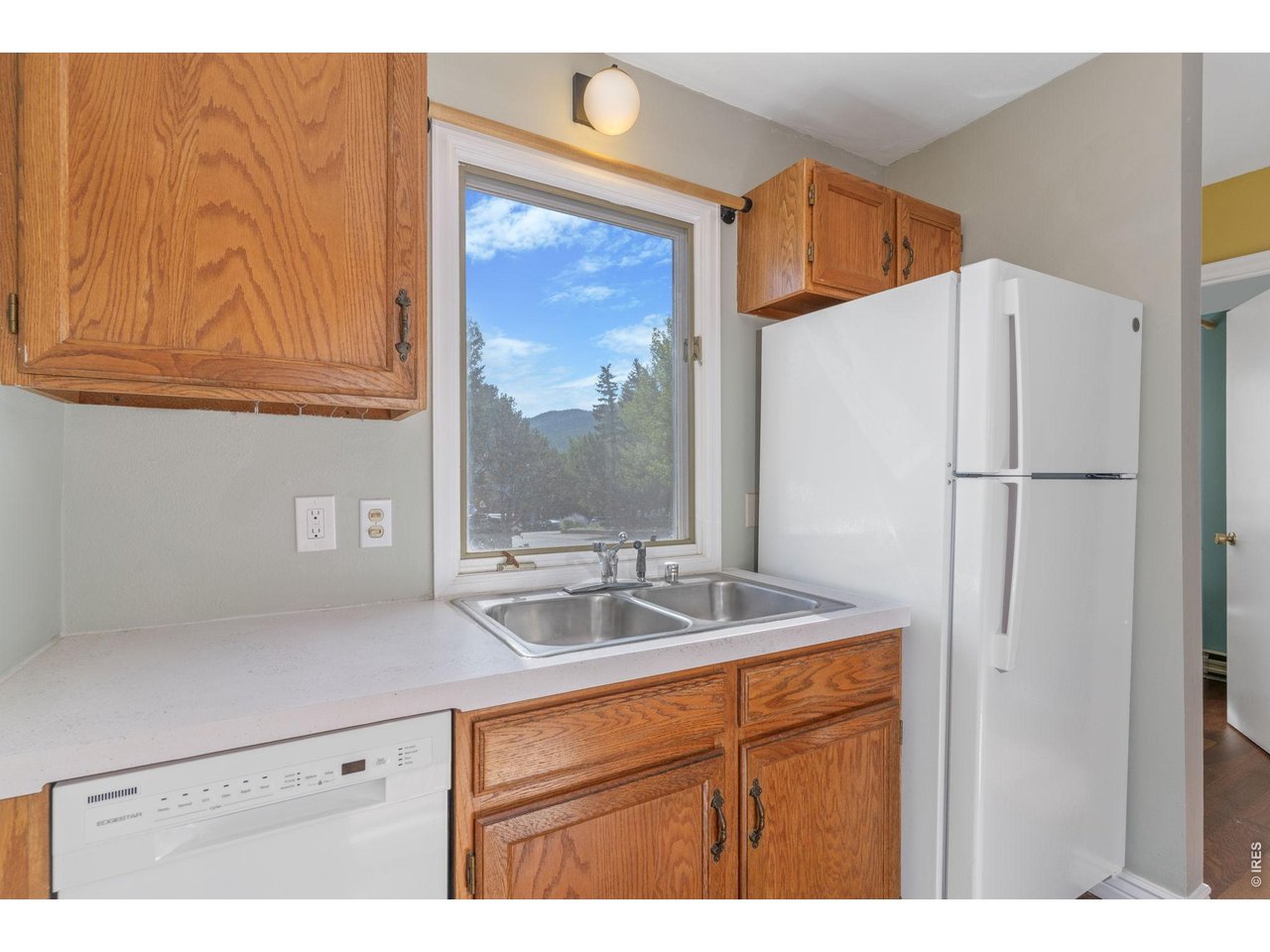 1050 S Saint Vrain Ave L-4