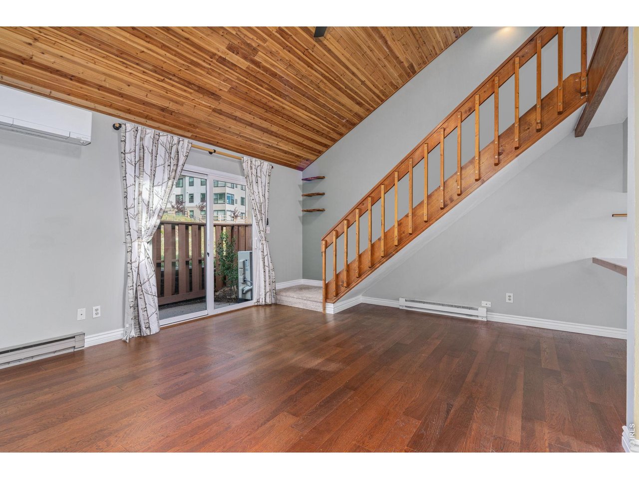 1050 S Saint Vrain Ave L-4