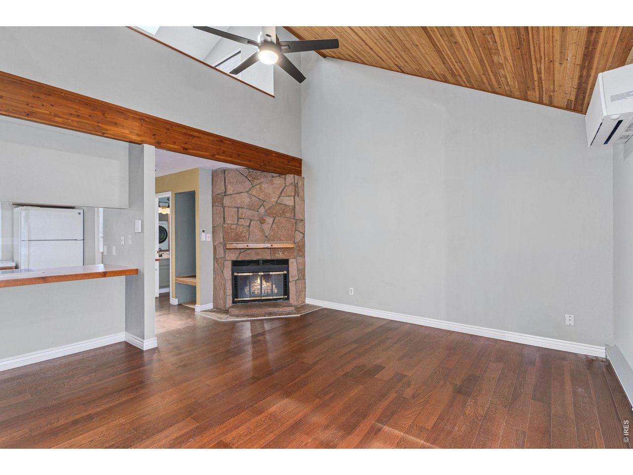 1050 S Saint Vrain Ave L-4