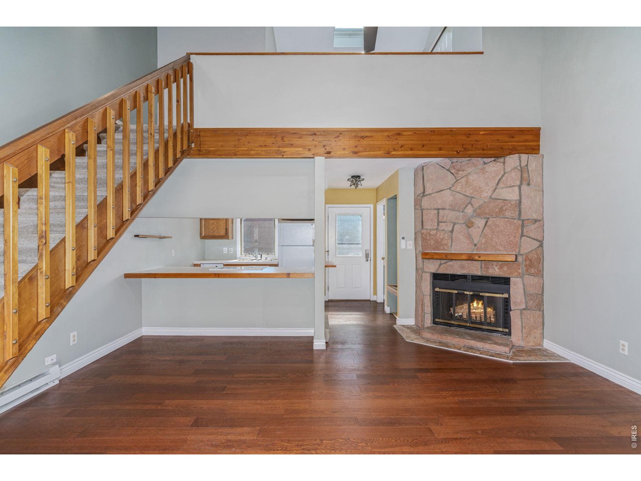 1050 S Saint Vrain Ave L-4
