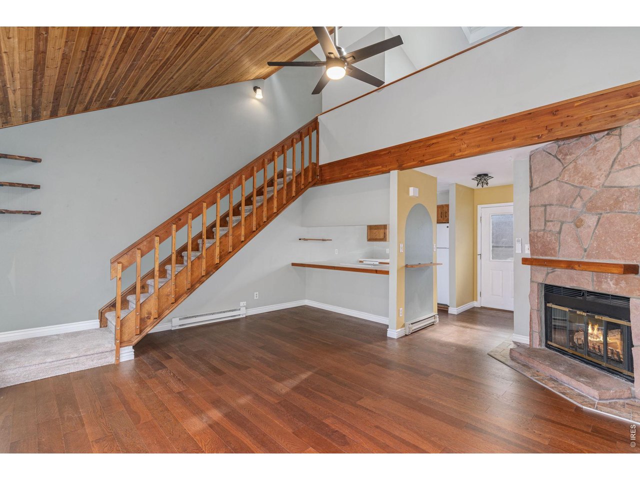 1050 S Saint Vrain Ave L-4