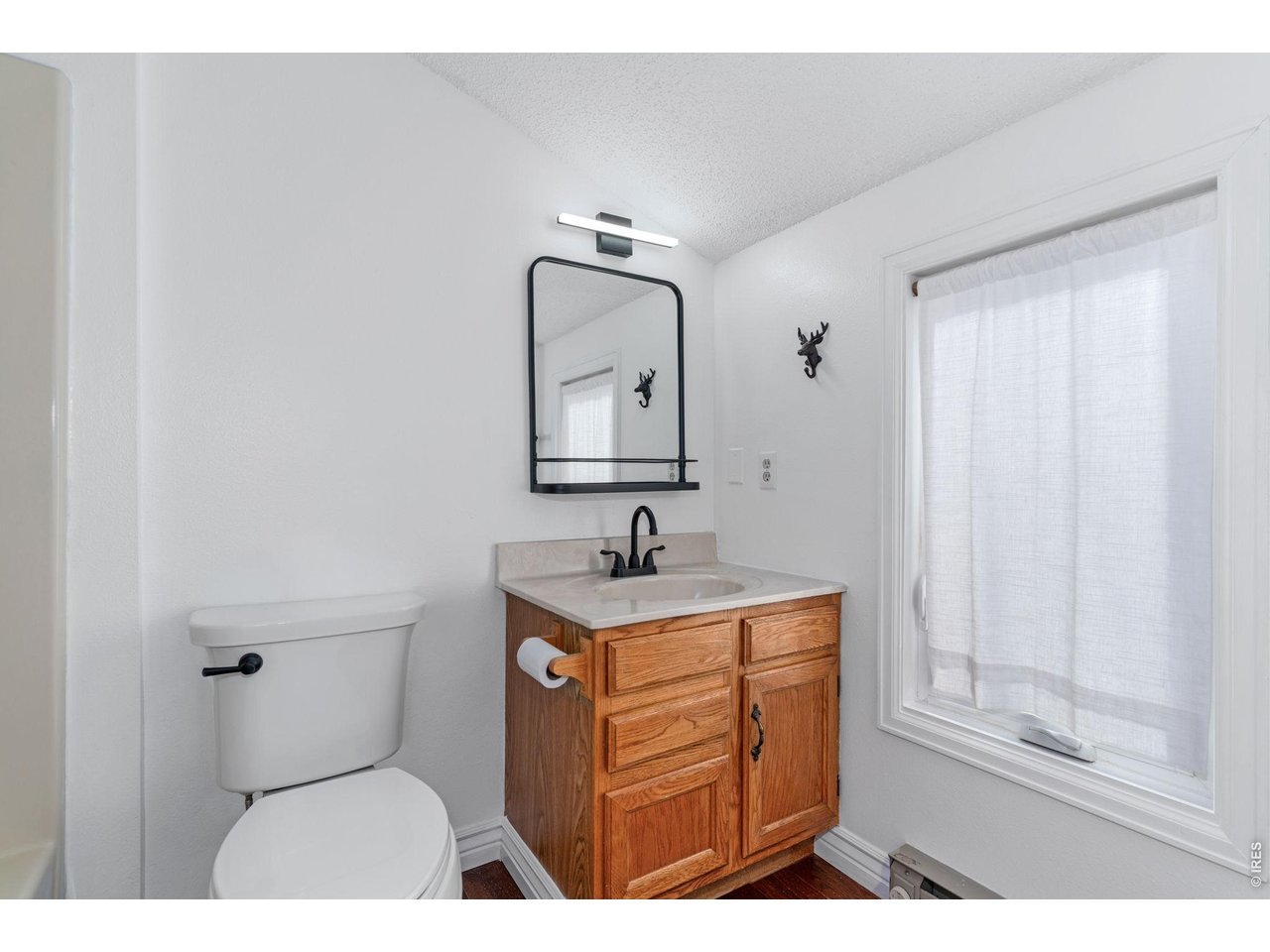 1050 S Saint Vrain Ave L-4