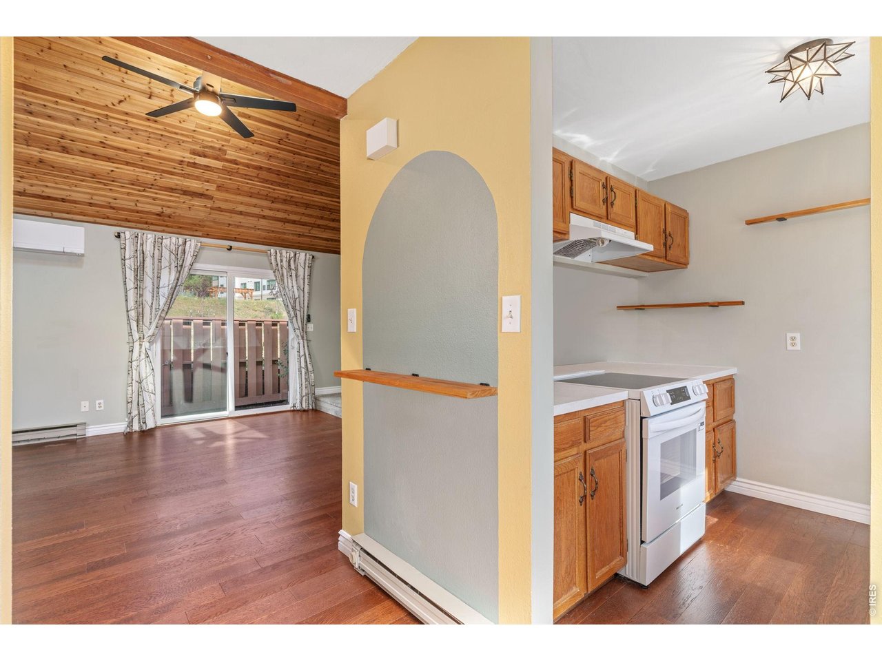 1050 S Saint Vrain Ave L-4