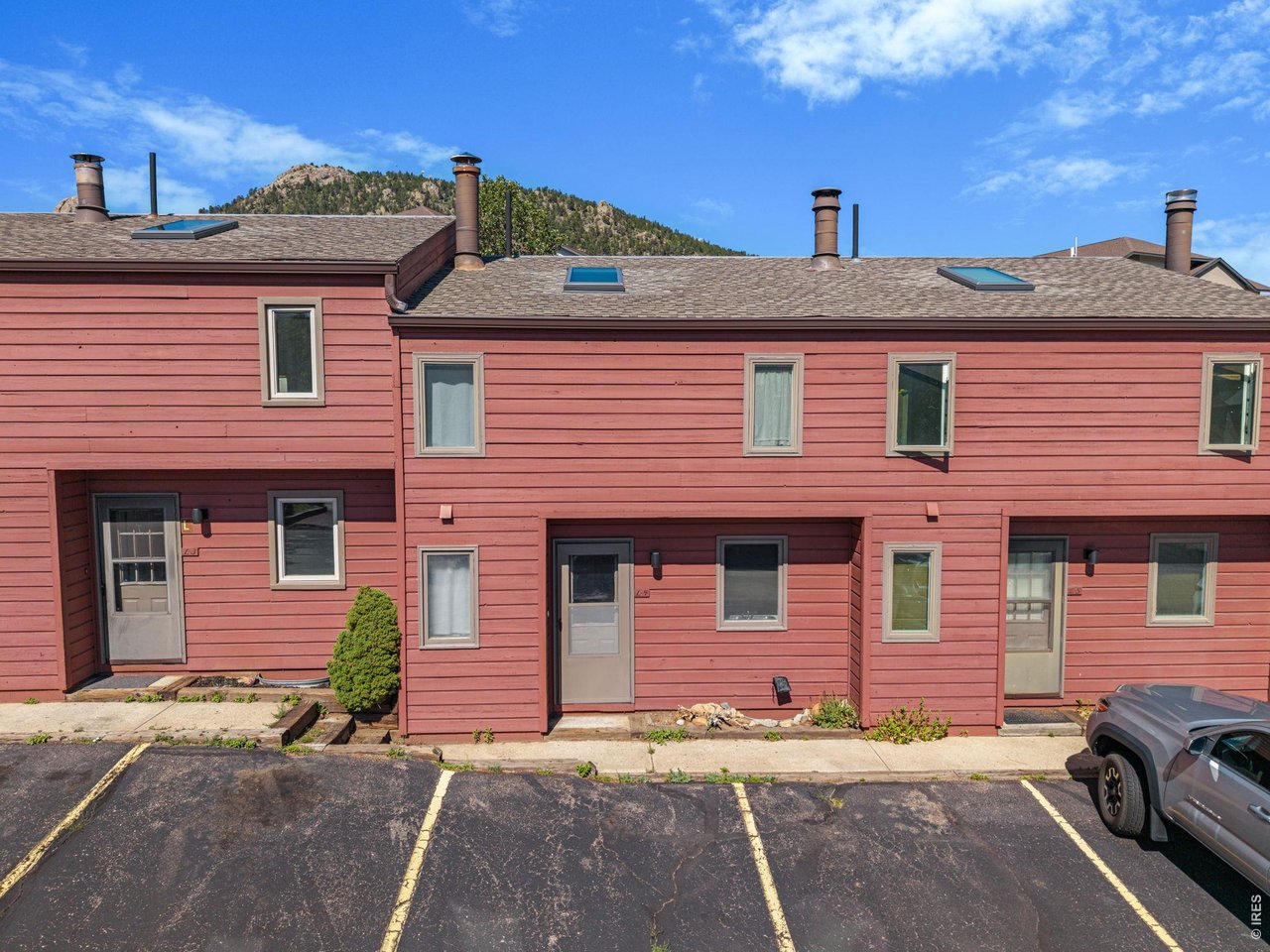 1050 S Saint Vrain Ave L-4