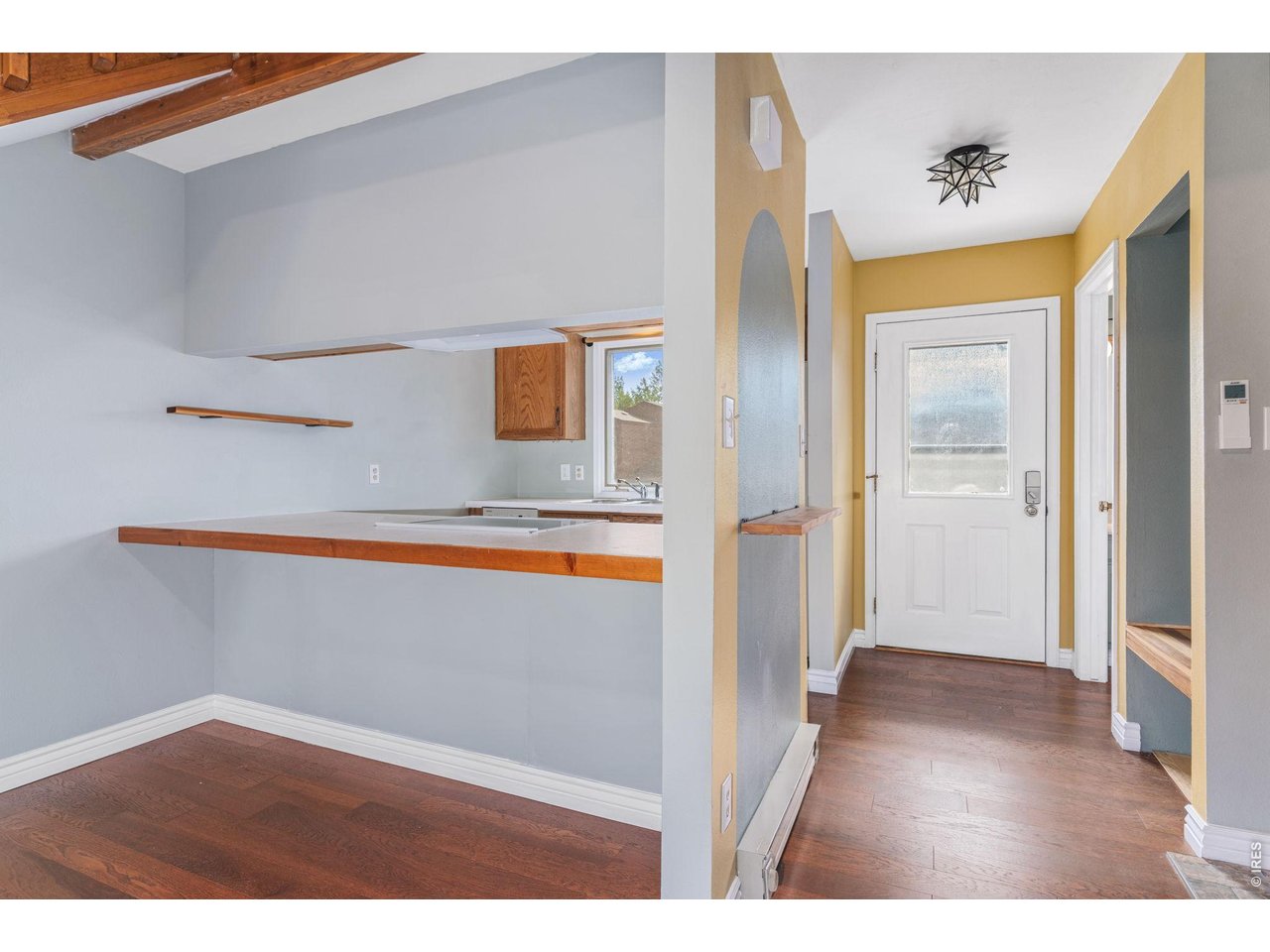 1050 S Saint Vrain Ave L-4
