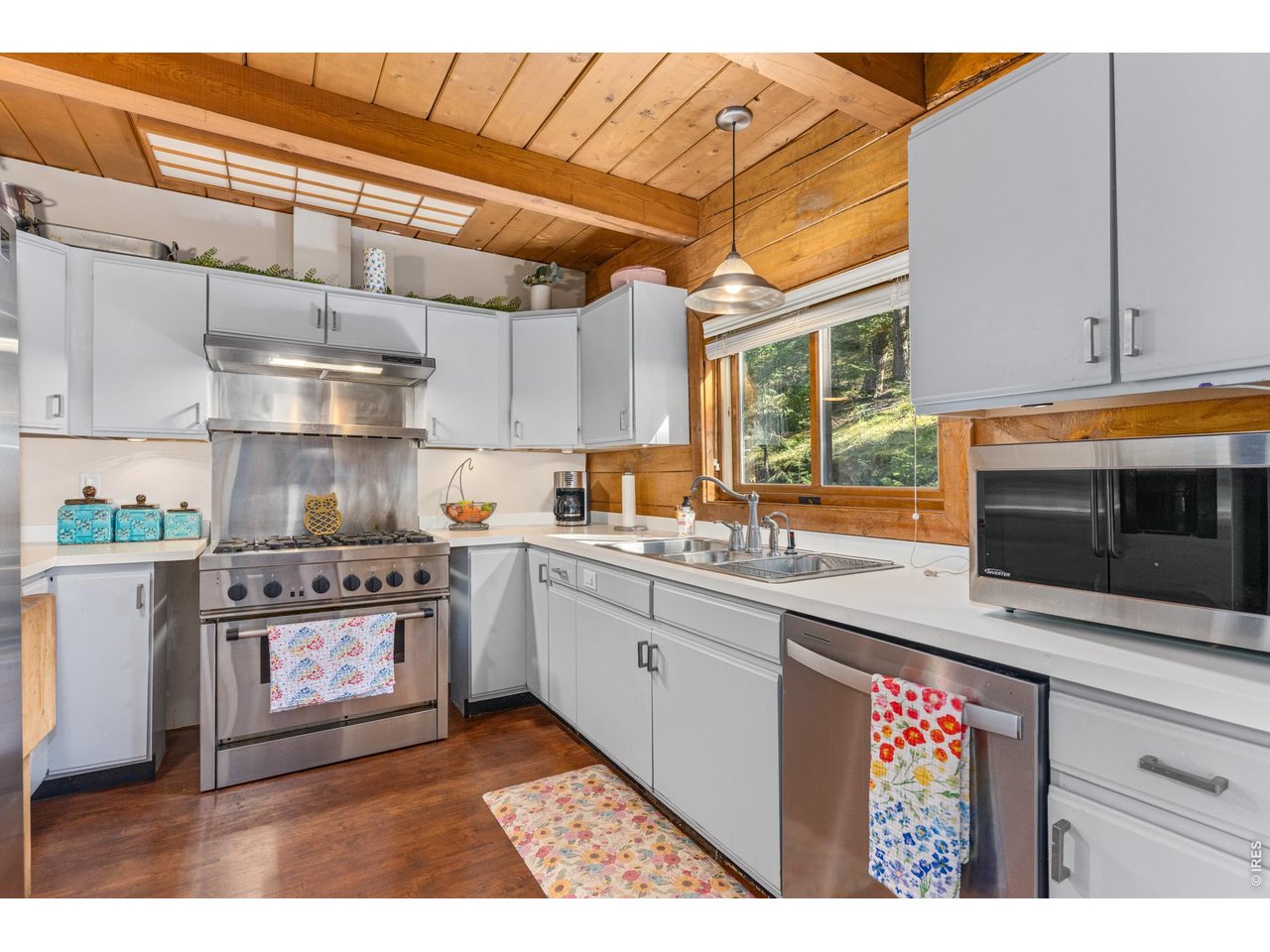 459 Streamside Dr