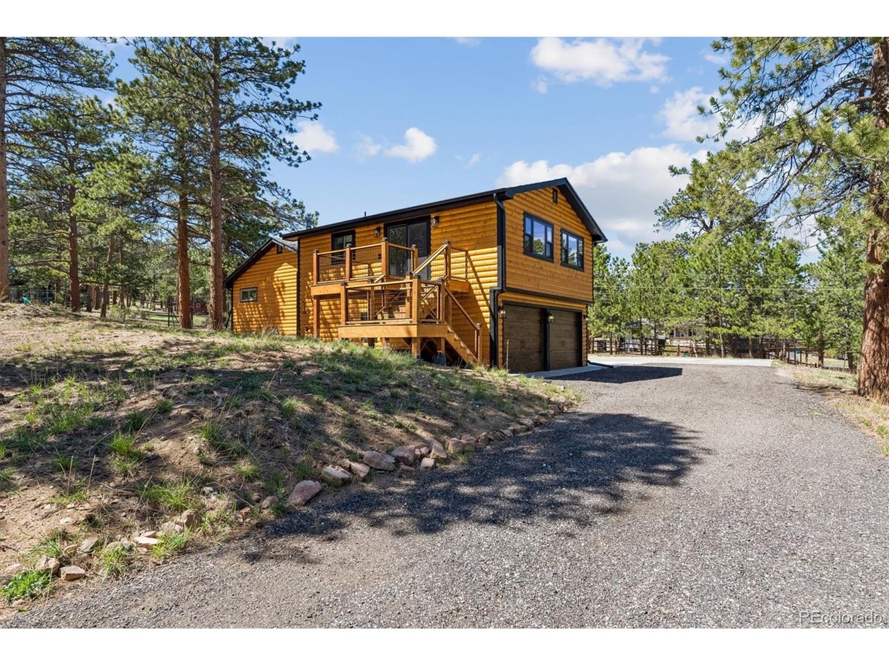 909 Village Green Ln
