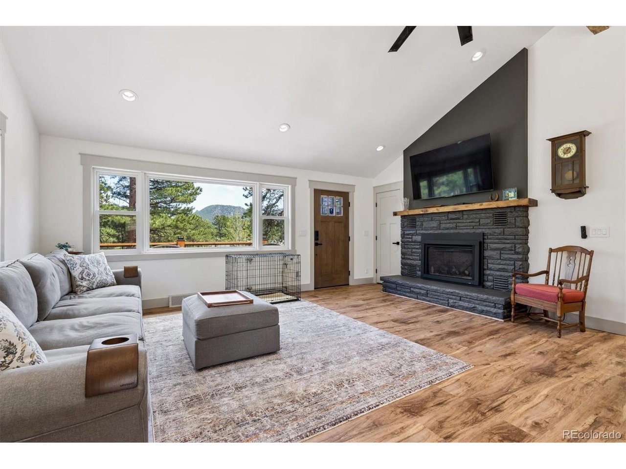 909 Village Green Ln