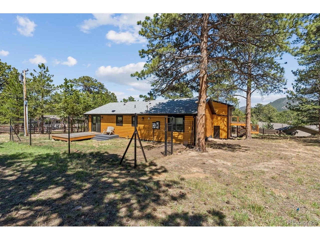 909 Village Green Ln