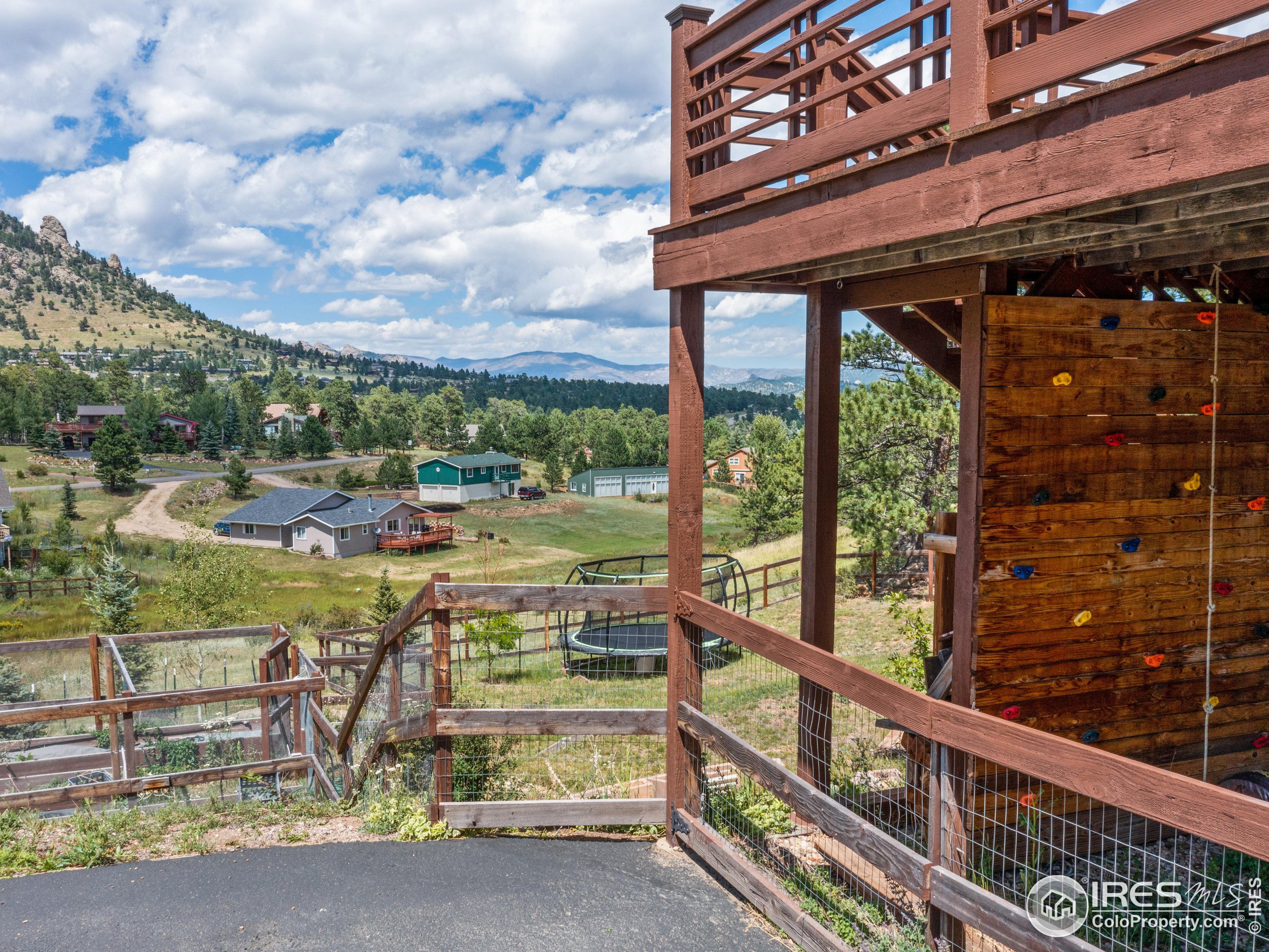 511 Whispering Pines Dr