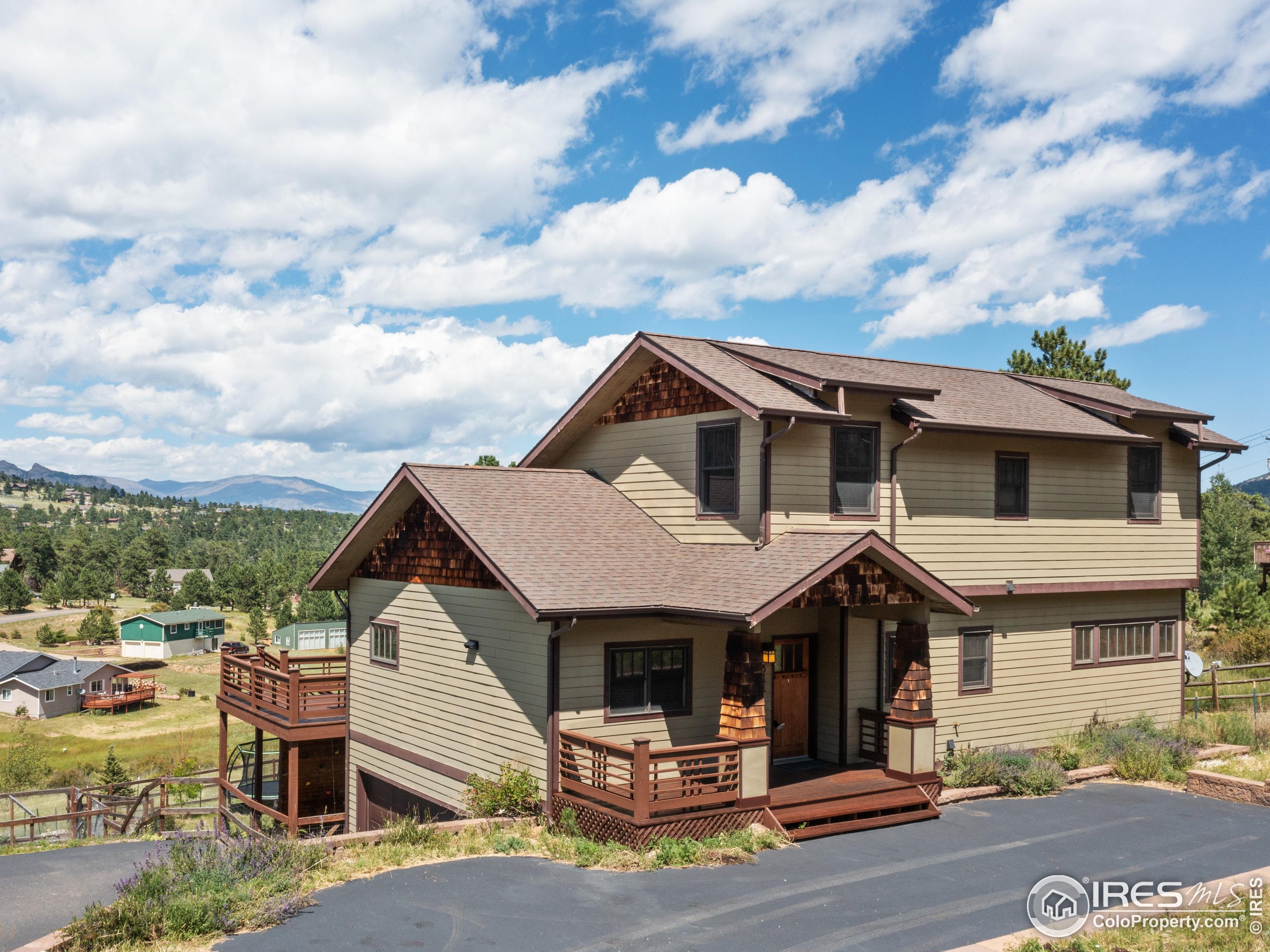 511 Whispering Pines Dr