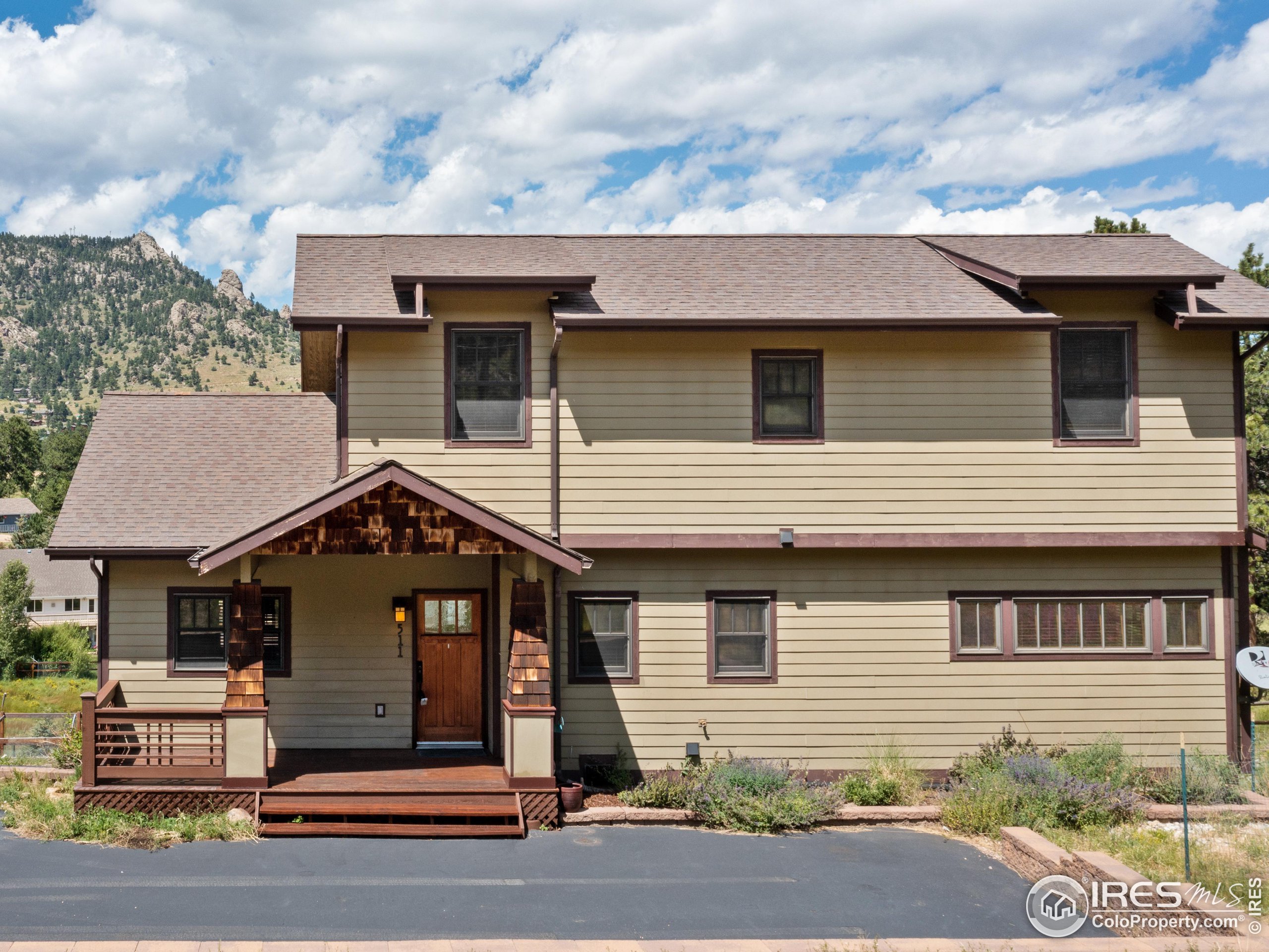 511 Whispering Pines Dr