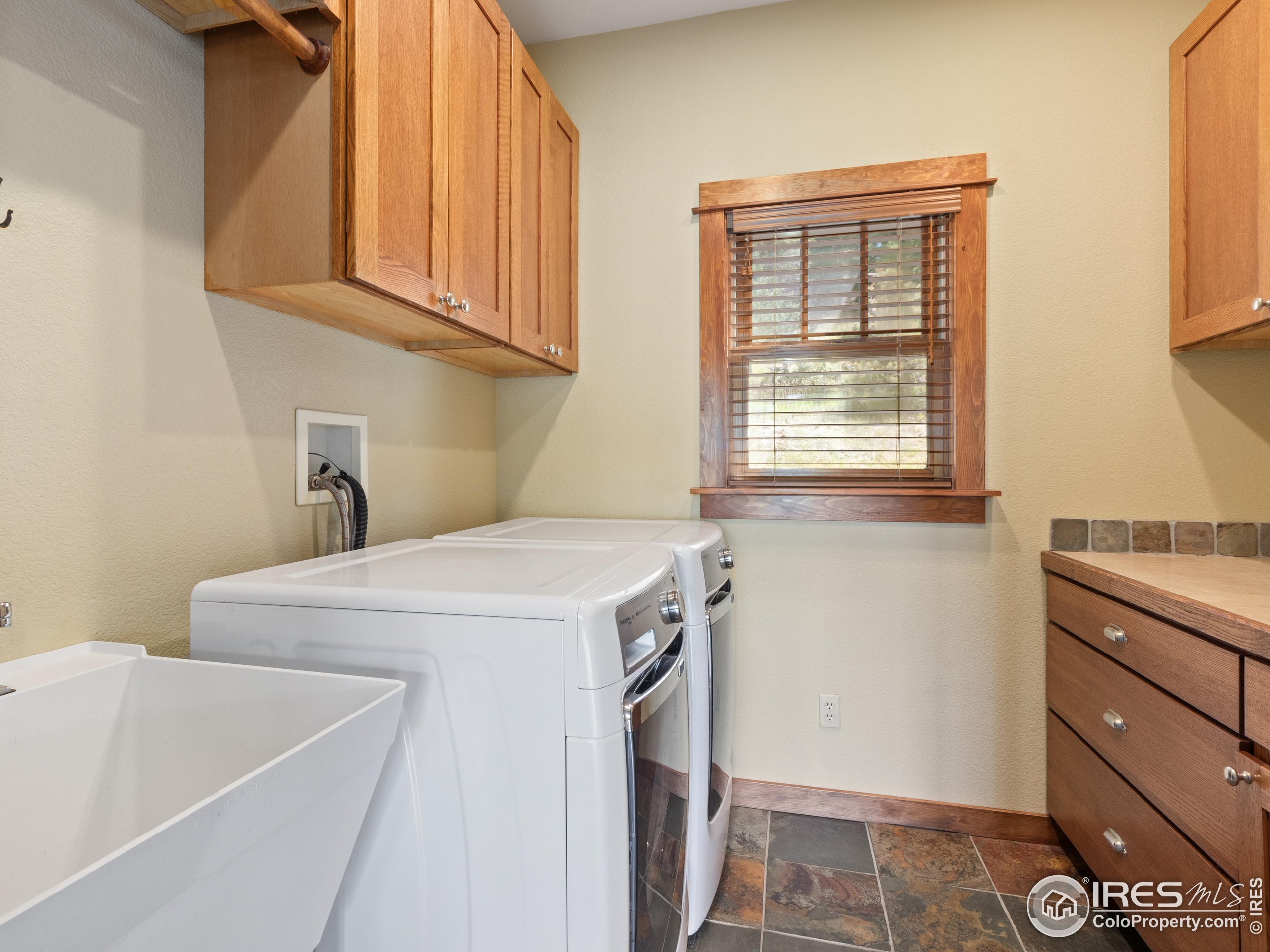 511 Whispering Pines Dr