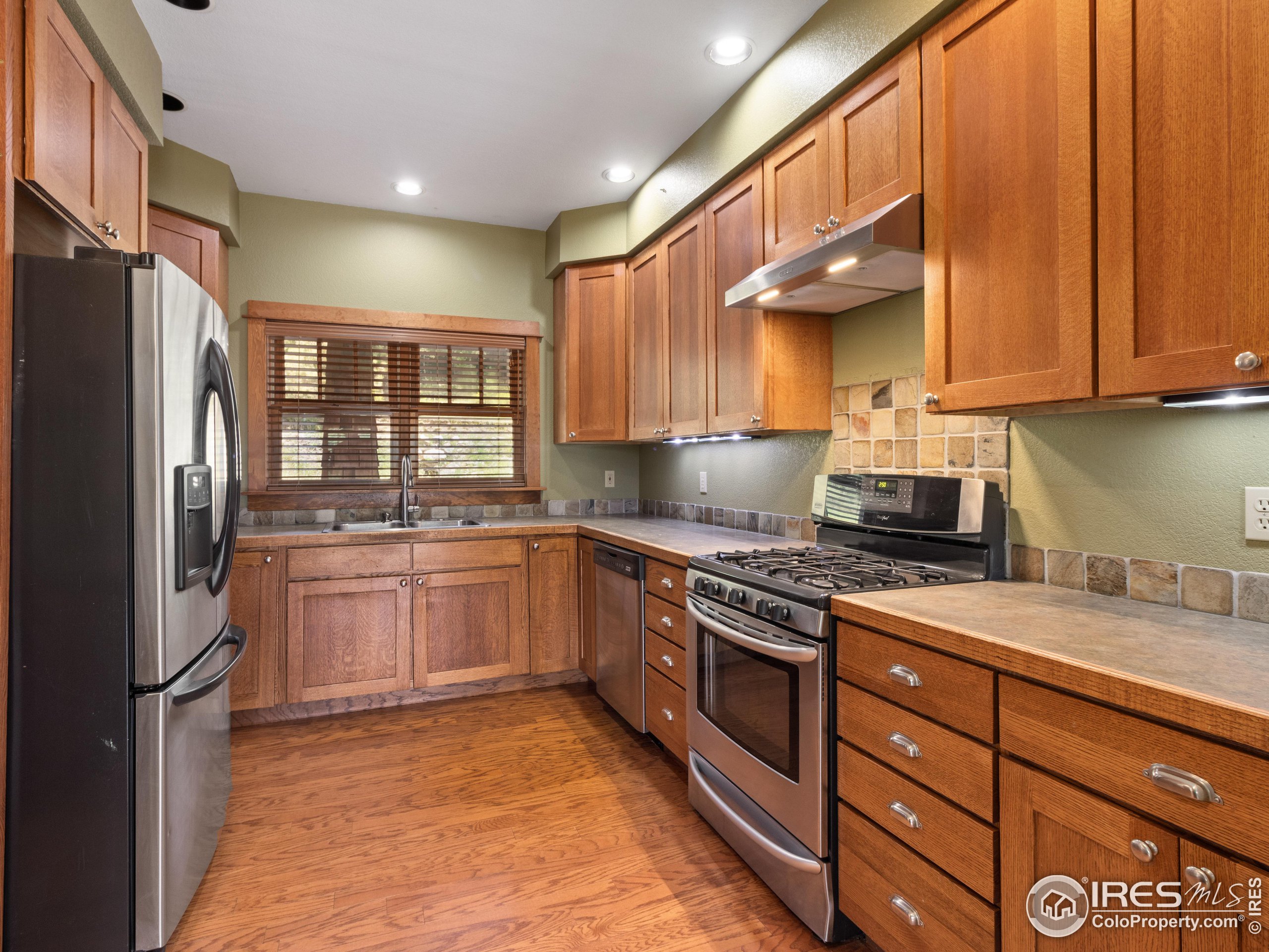 511 Whispering Pines Dr