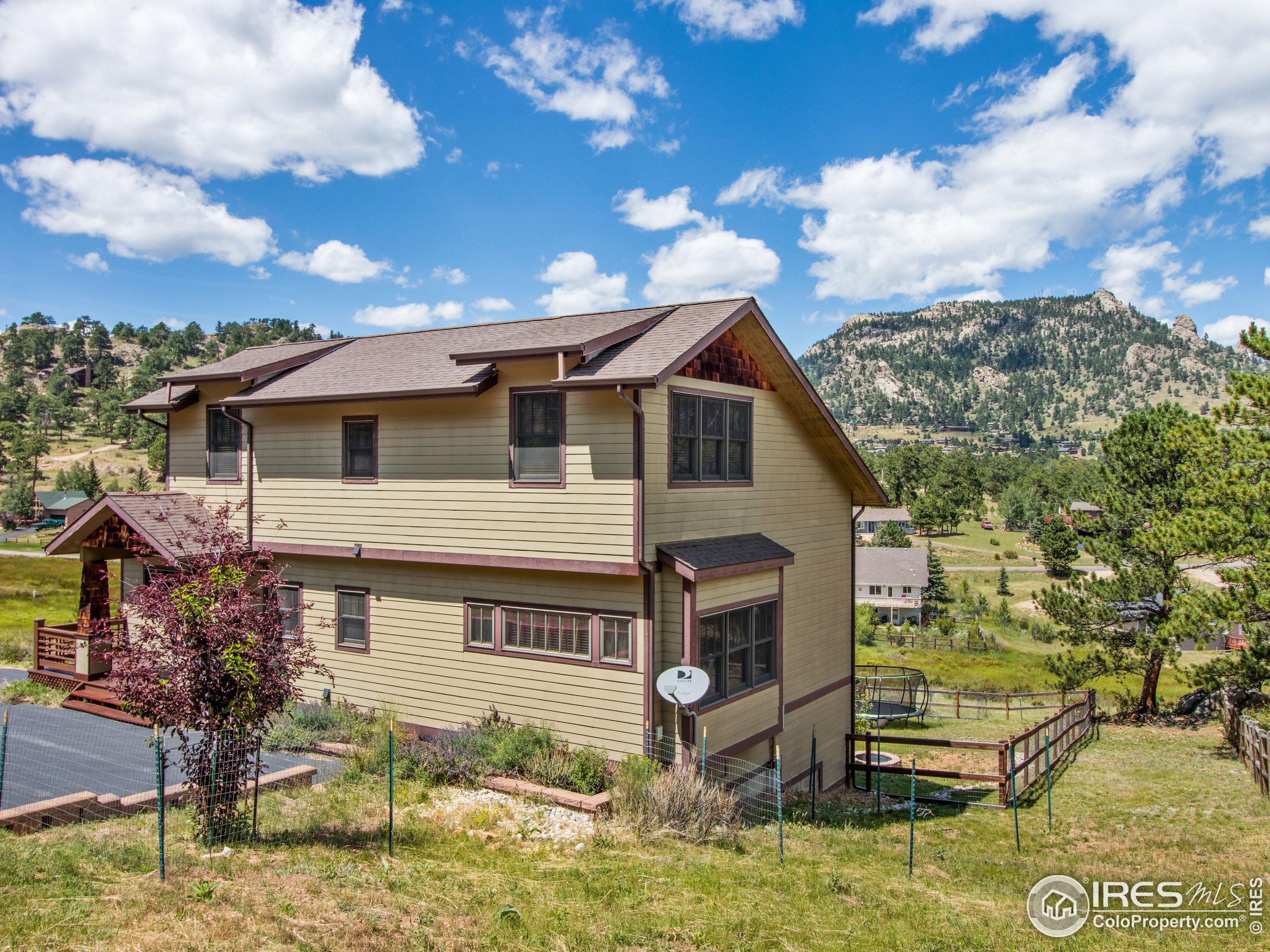 511 Whispering Pines Dr