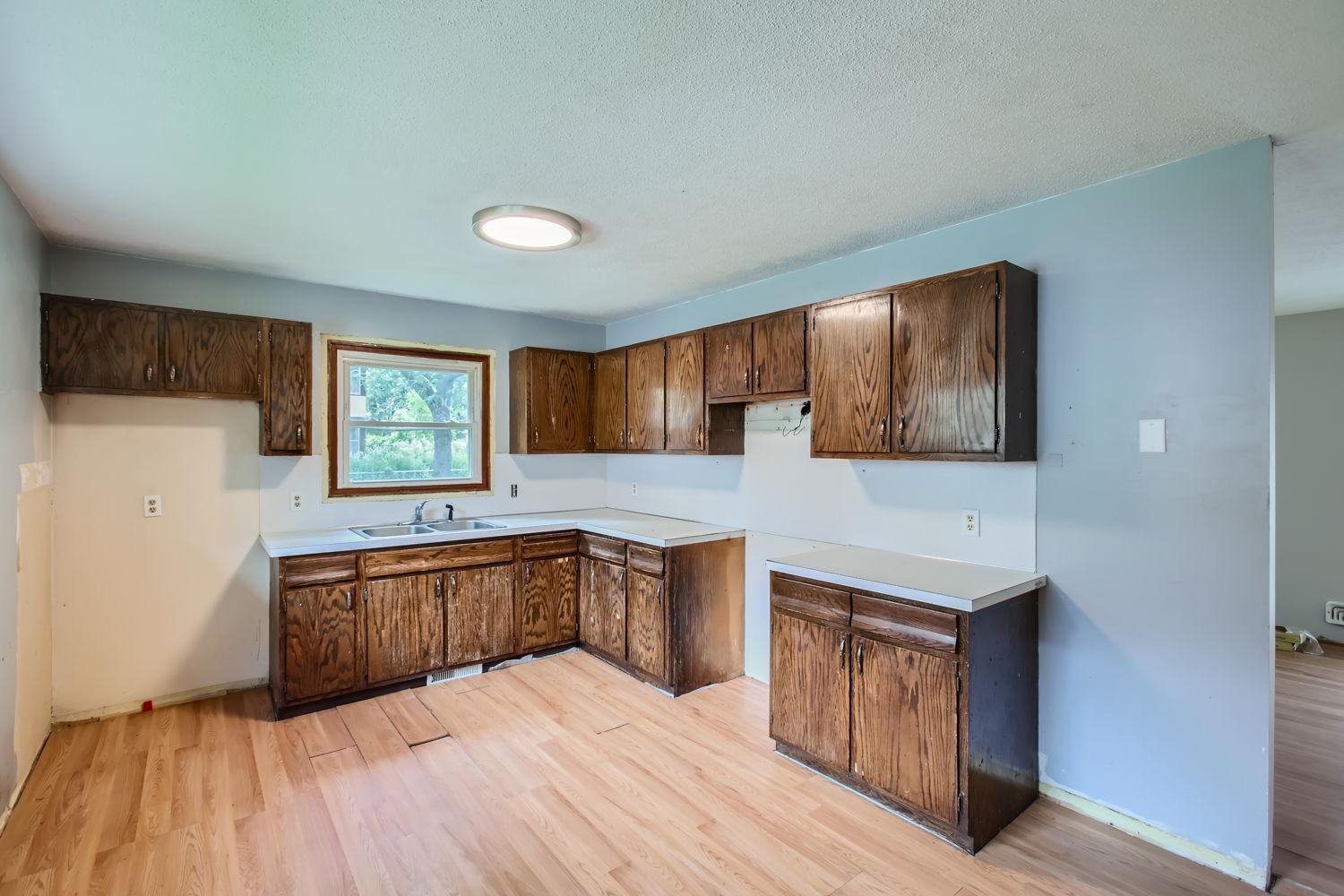 226 Winifred Street E