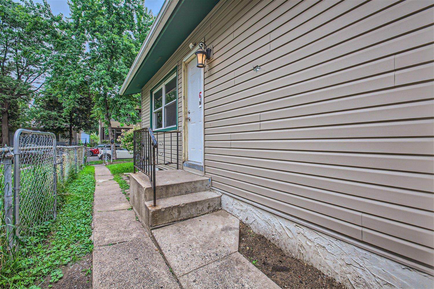 226 Winifred Street E