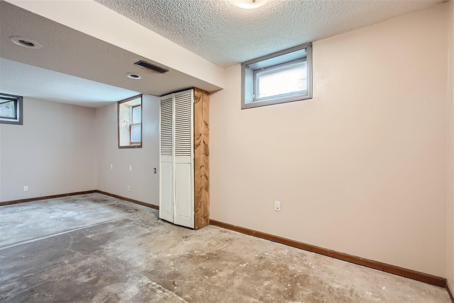 226 Winifred Street E