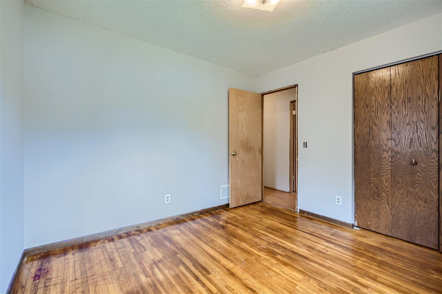 226 Winifred Street E