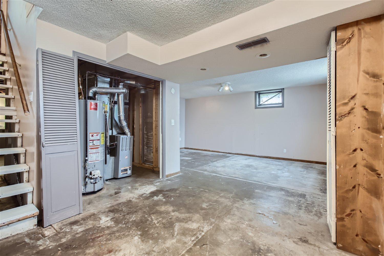 226 Winifred Street E