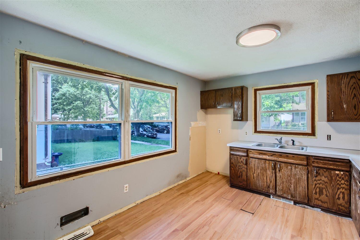 226 Winifred Street E