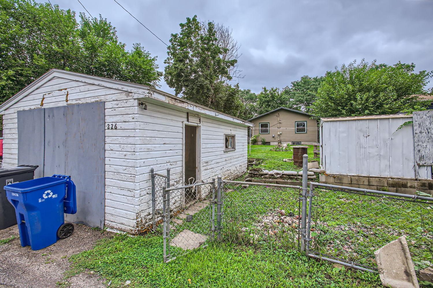 226 Winifred Street E