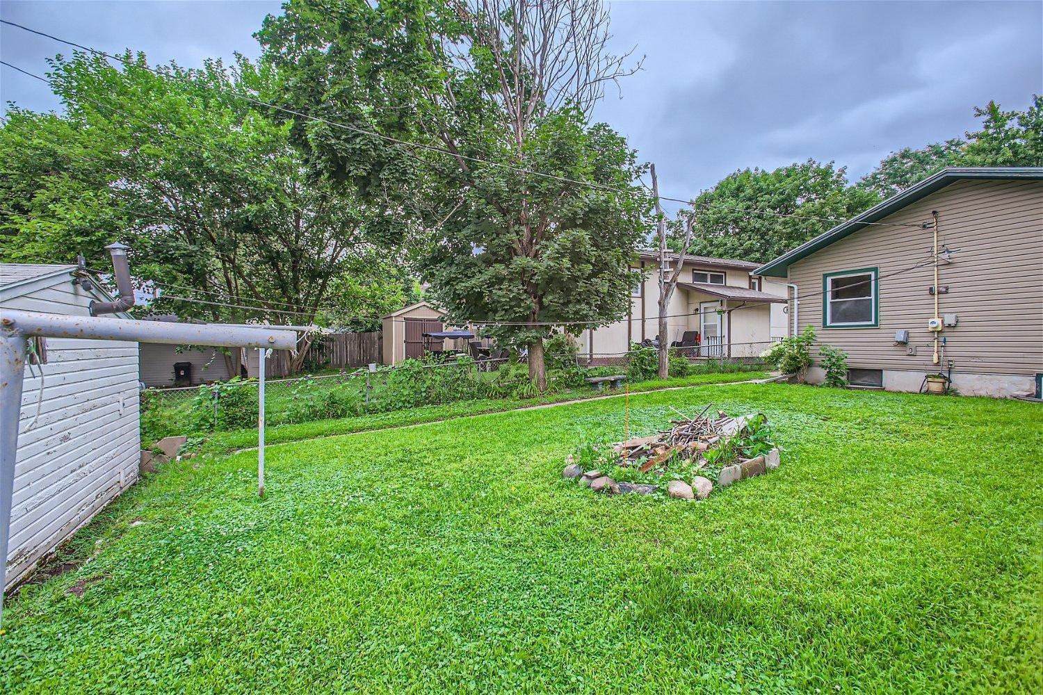 226 Winifred Street E