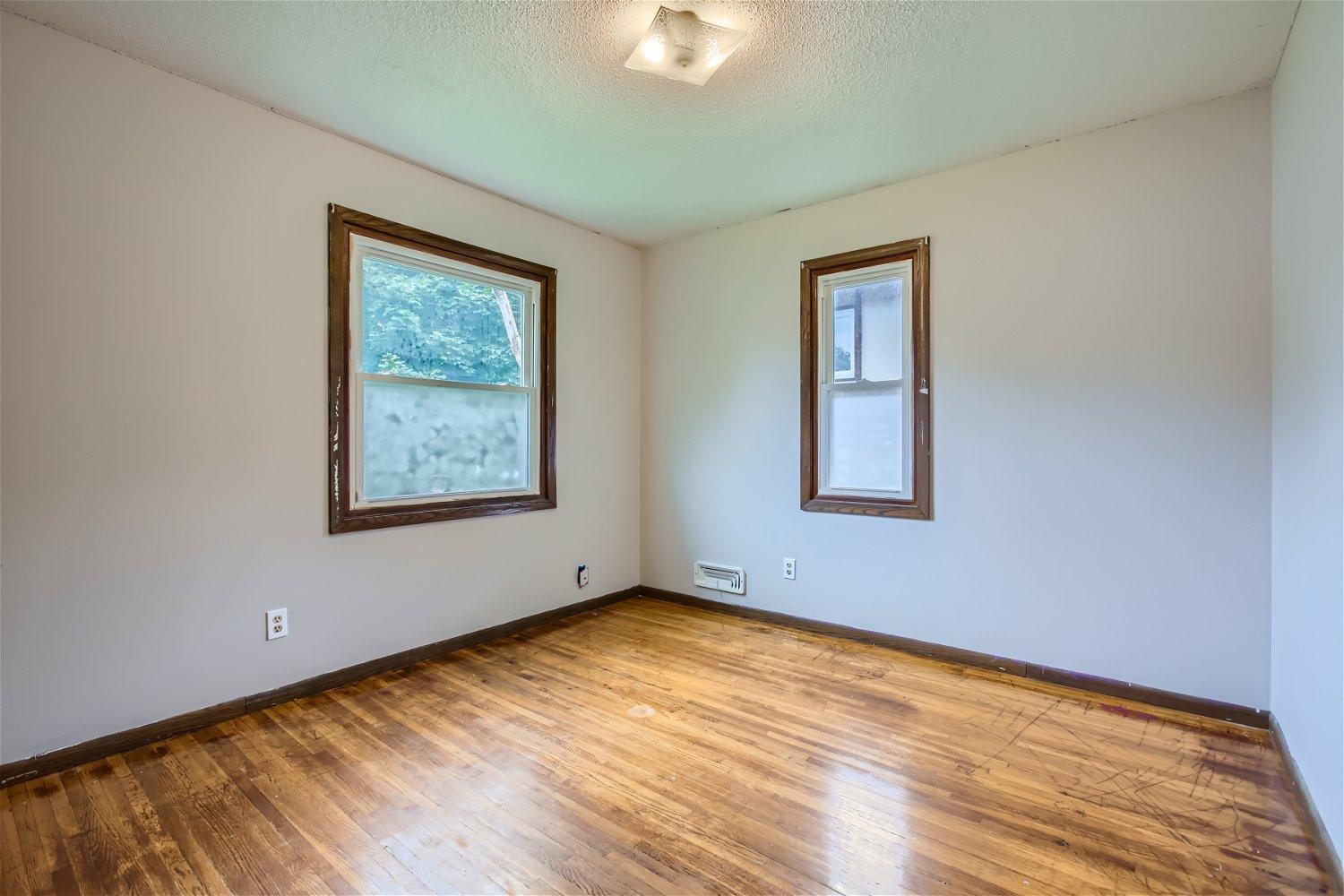 226 Winifred Street E