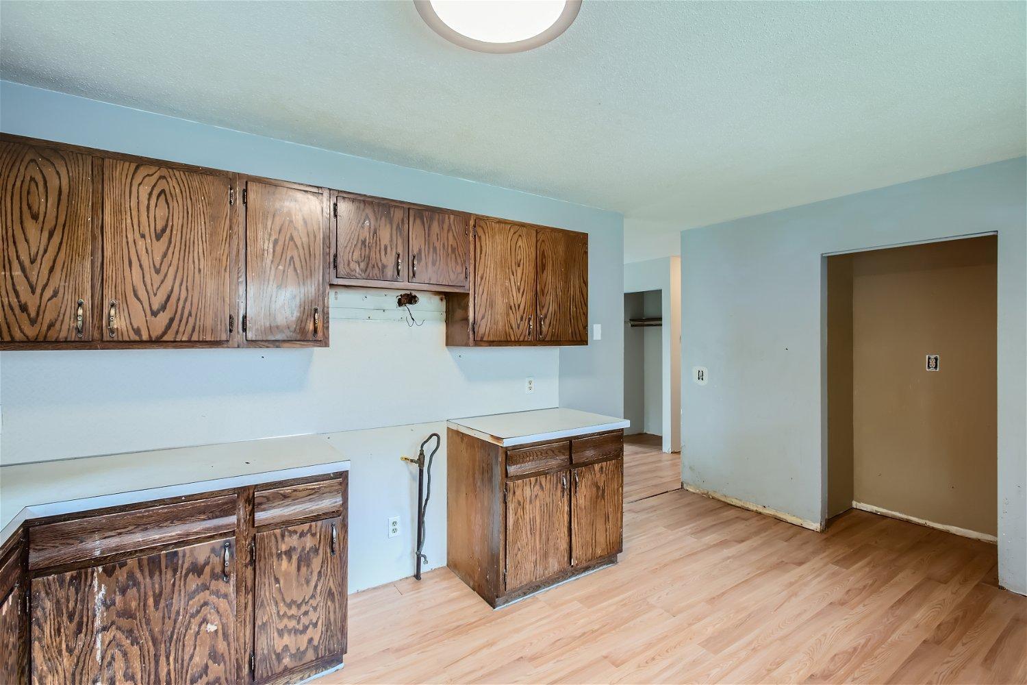 226 Winifred Street E