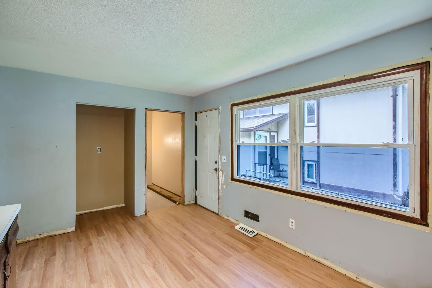 226 Winifred Street E