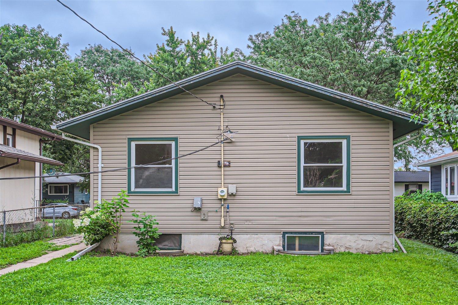 226 Winifred Street E