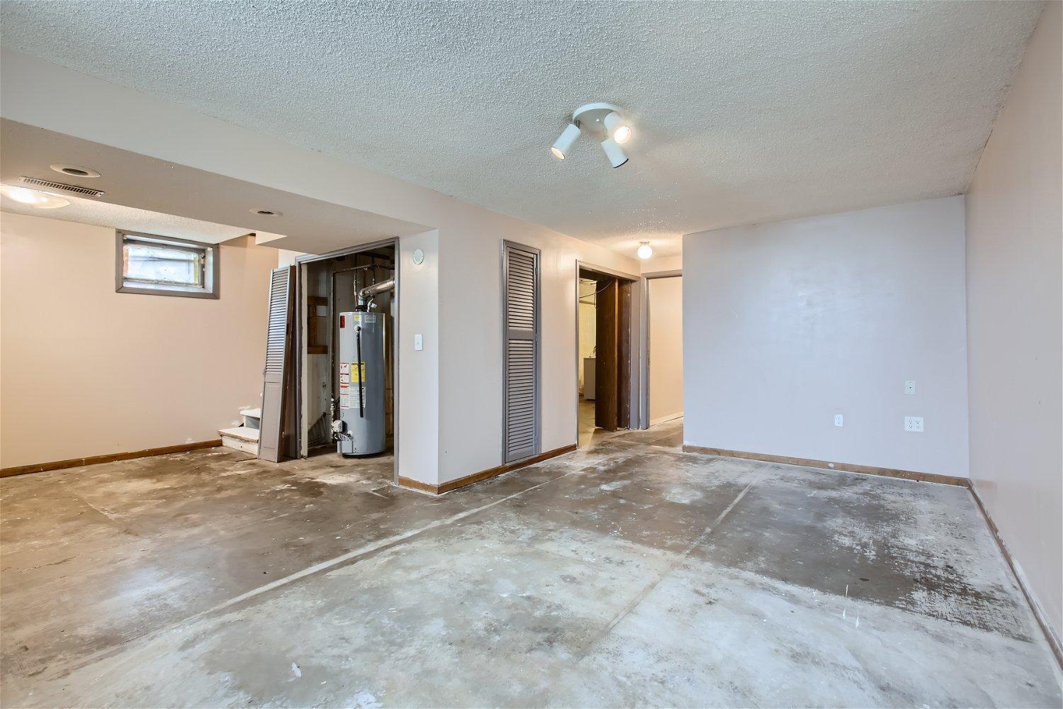 226 Winifred Street E