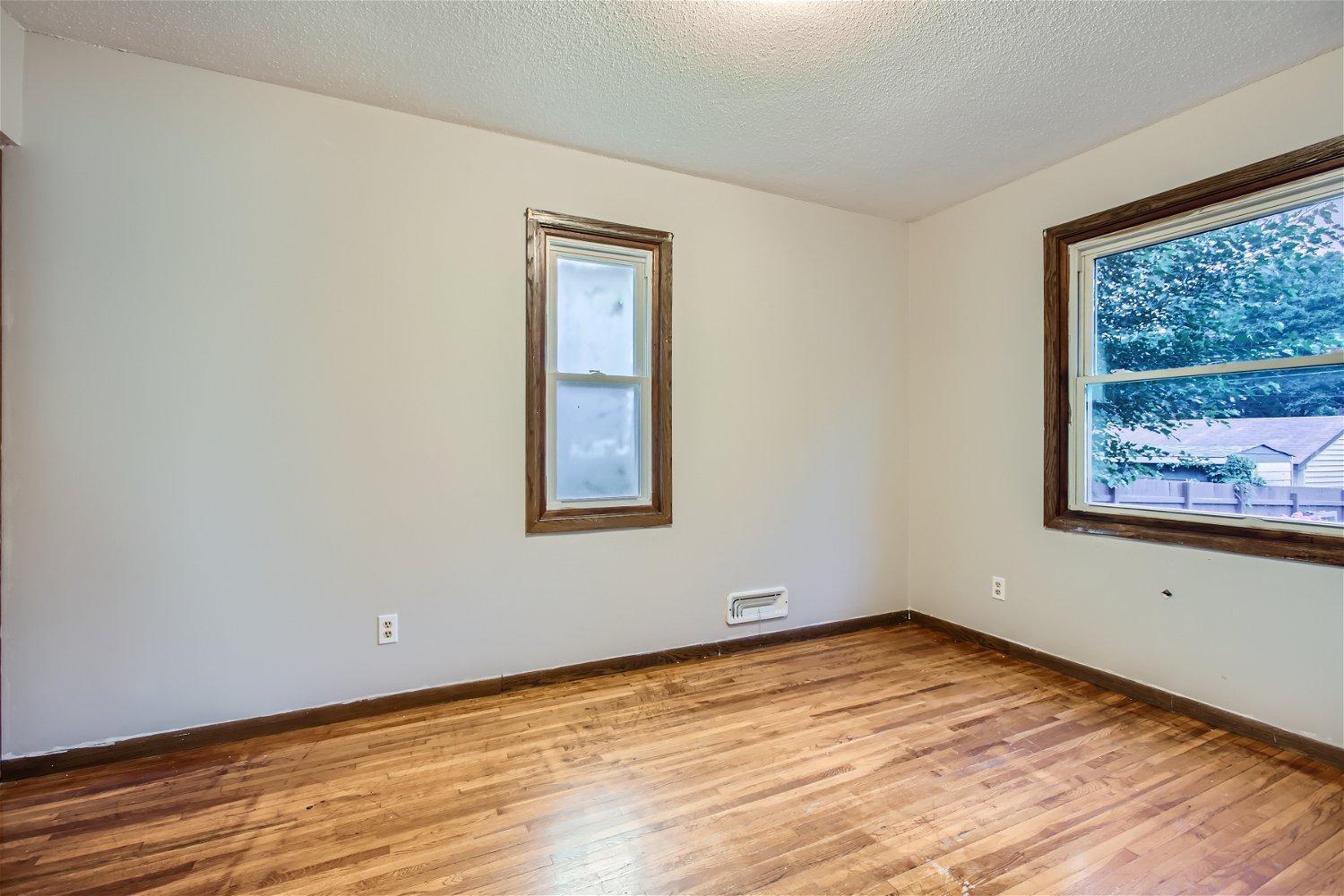 226 Winifred Street E