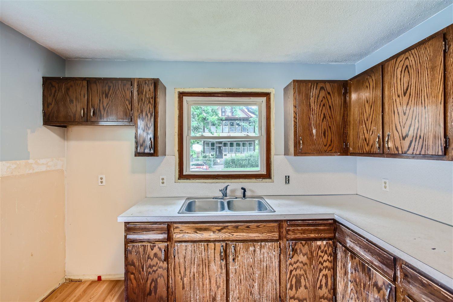 226 Winifred Street E