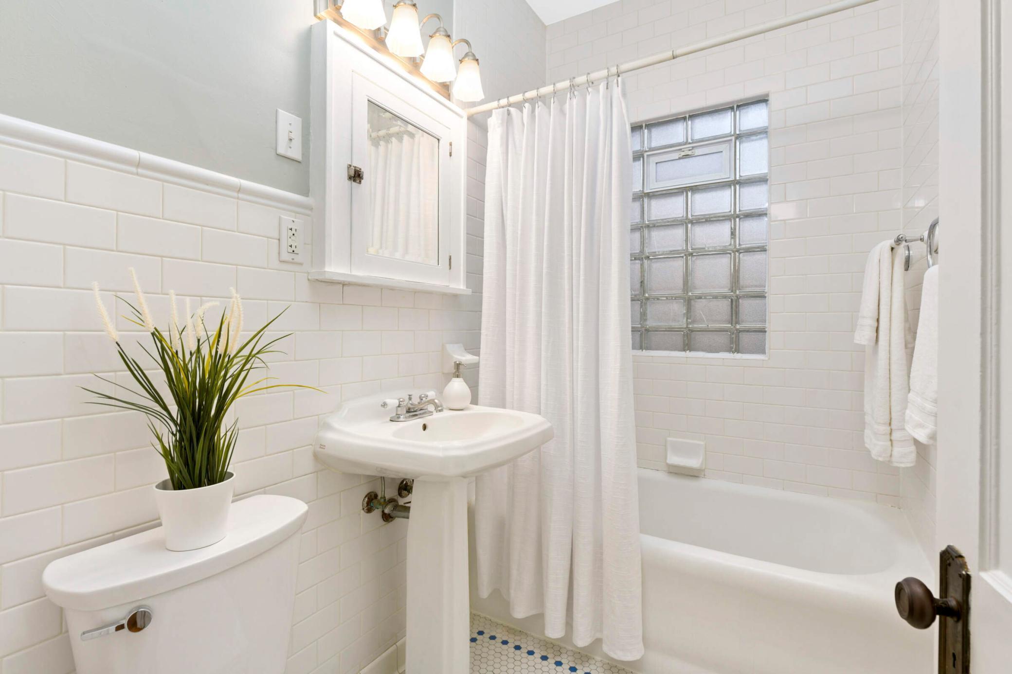 1229 Hamline Avenue N