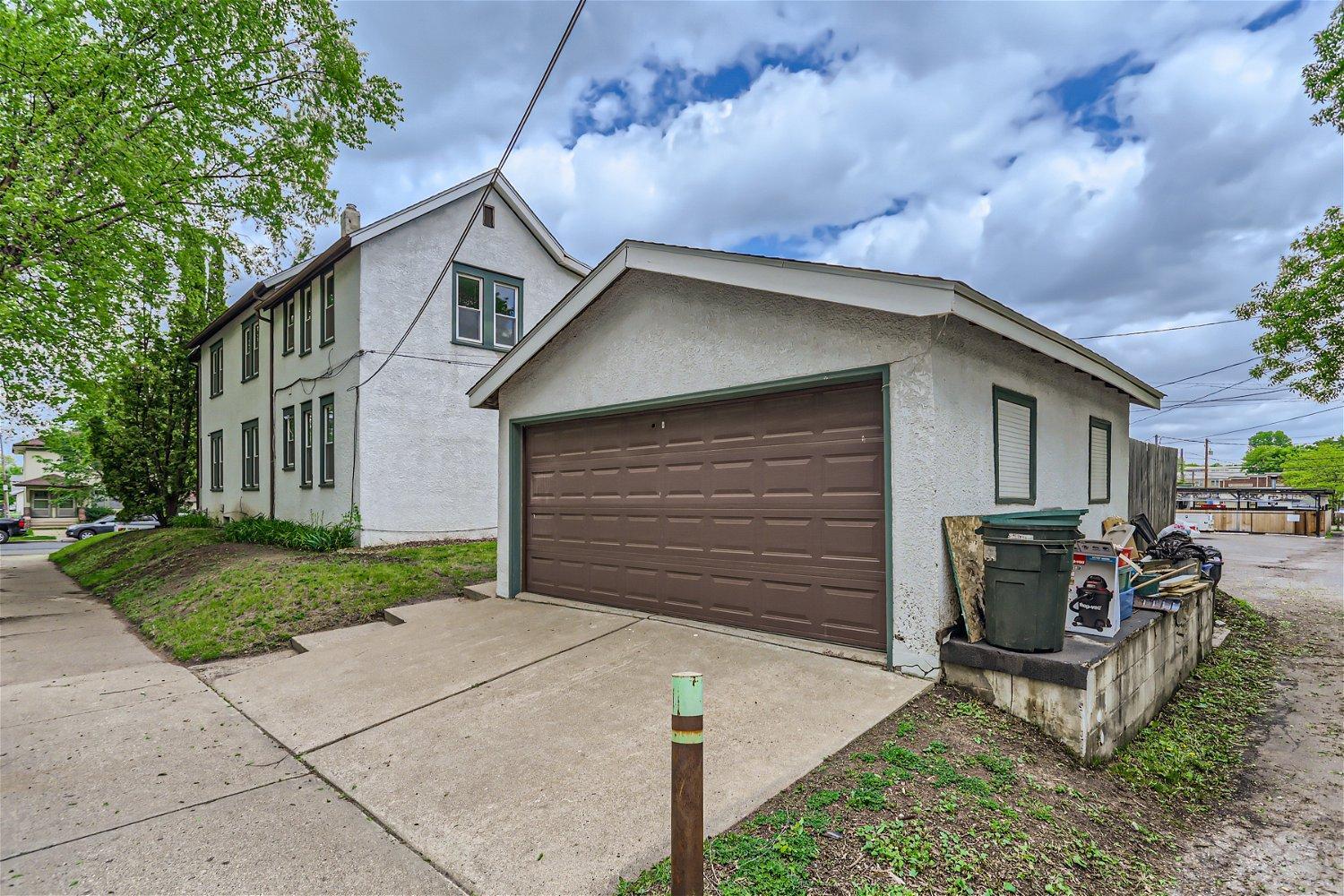 1860 Saint Clair Avenue