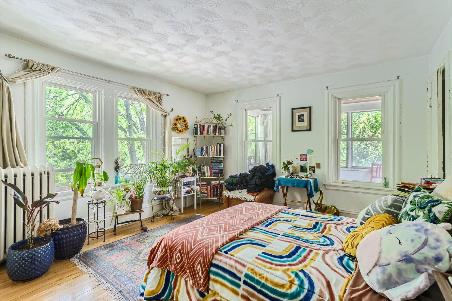 1860 Saint Clair Avenue