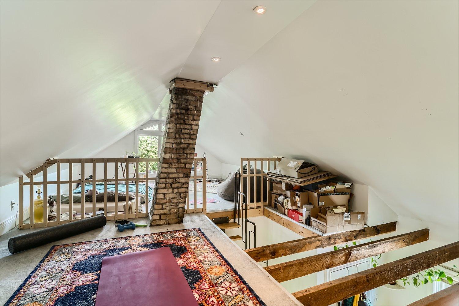 1860 Saint Clair Avenue