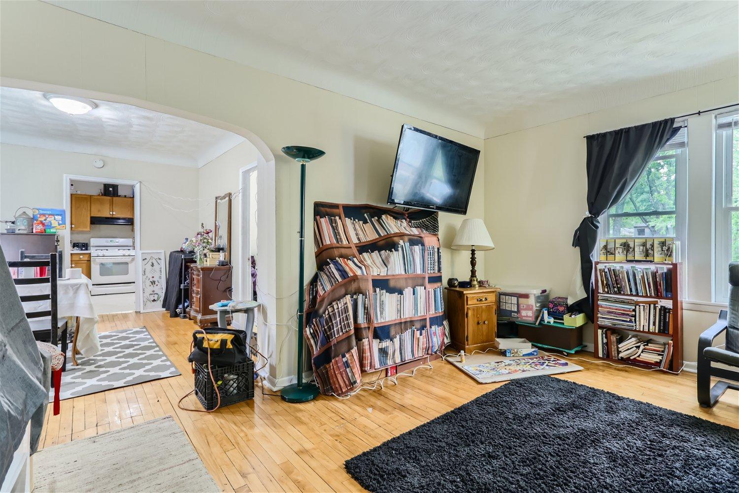 1860 Saint Clair Avenue