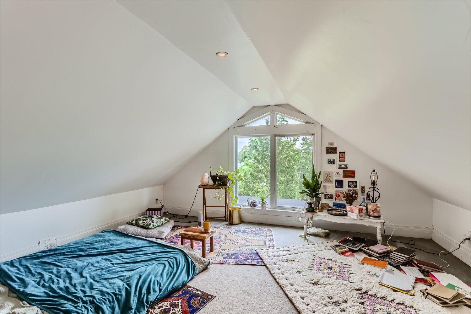 1860 Saint Clair Avenue