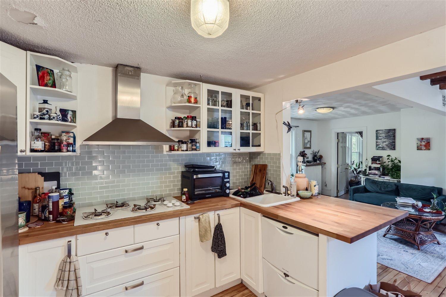 1860 Saint Clair Avenue