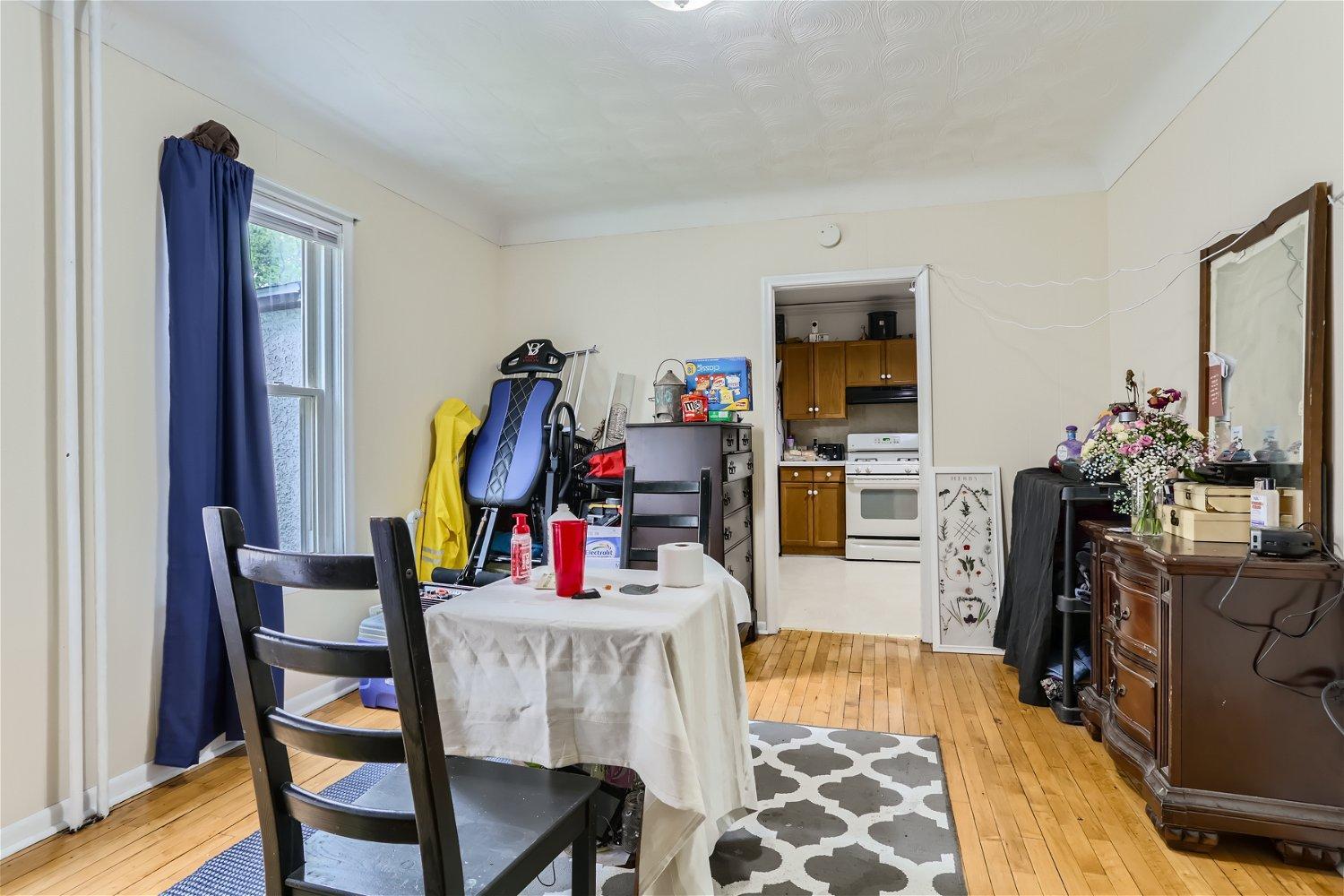 1860 Saint Clair Avenue