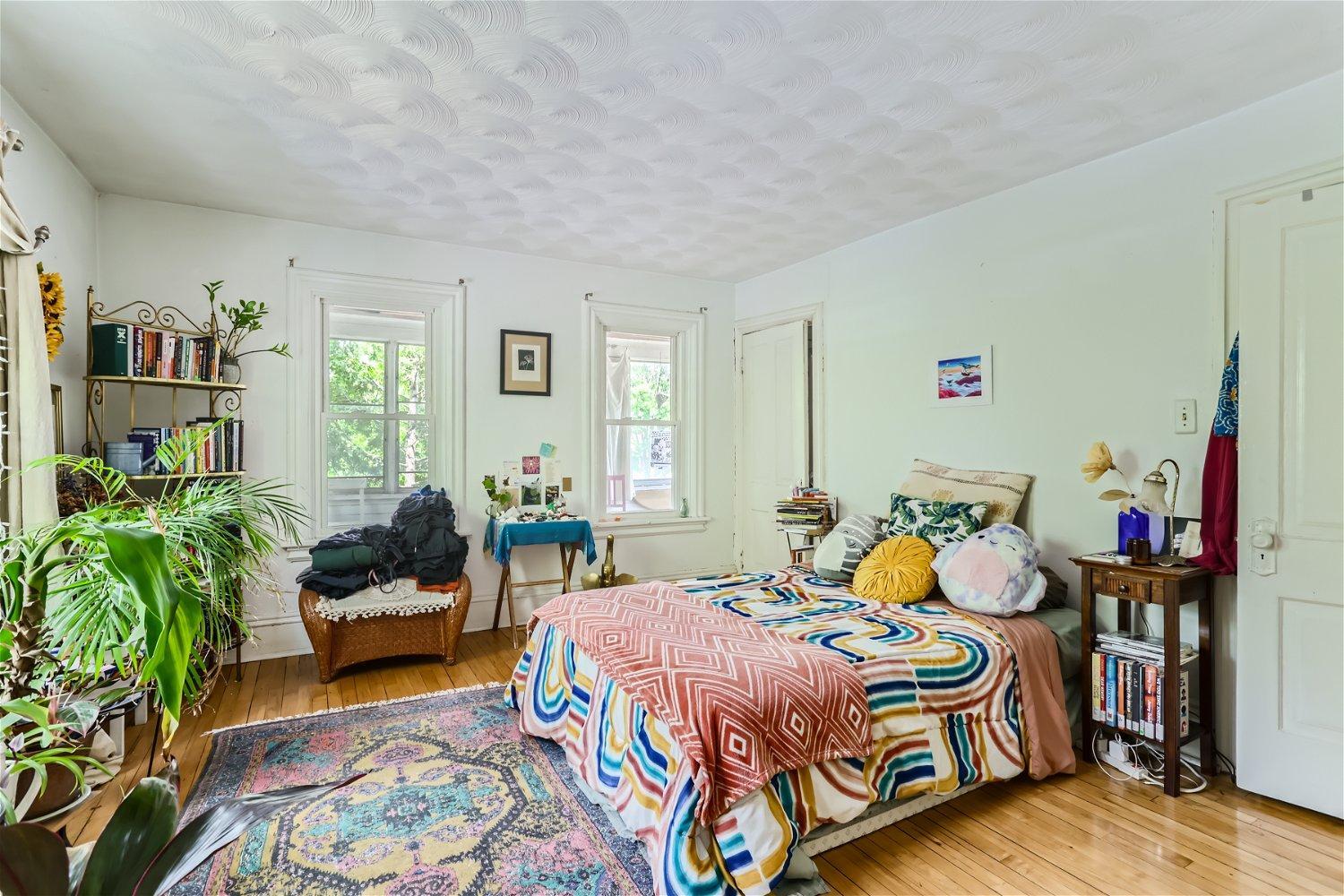 1860 Saint Clair Avenue