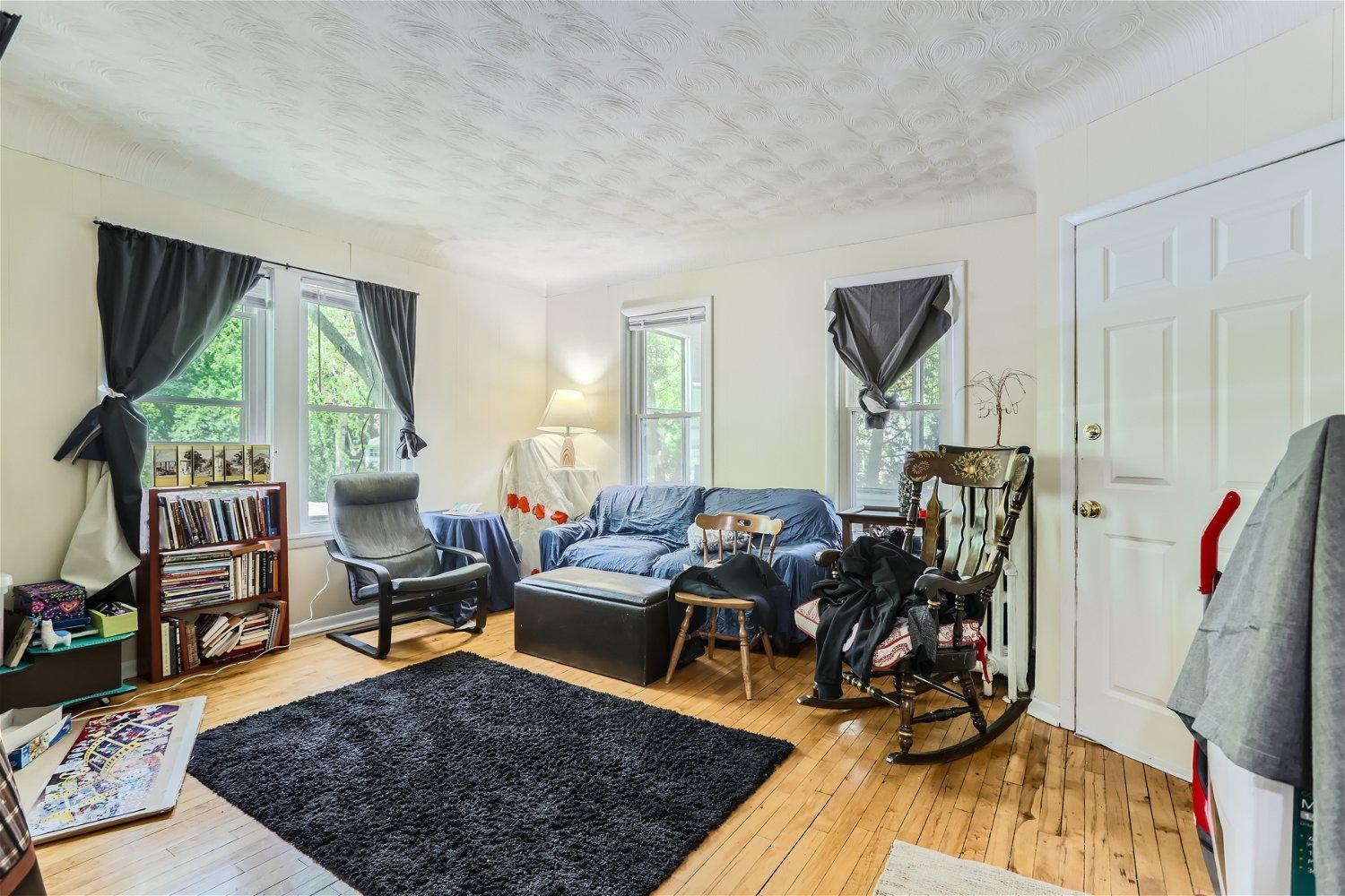 1860 Saint Clair Avenue