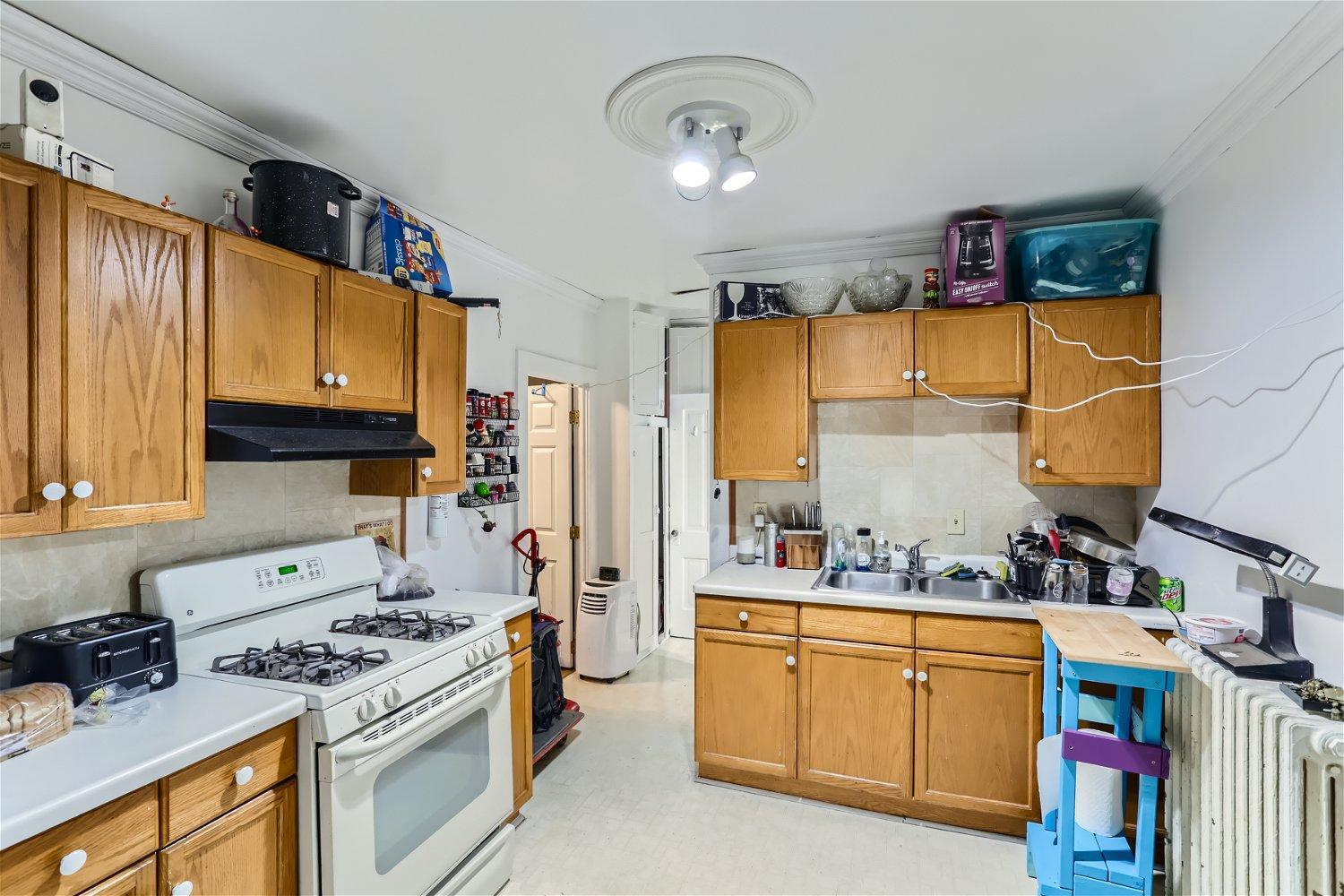 1860 Saint Clair Avenue