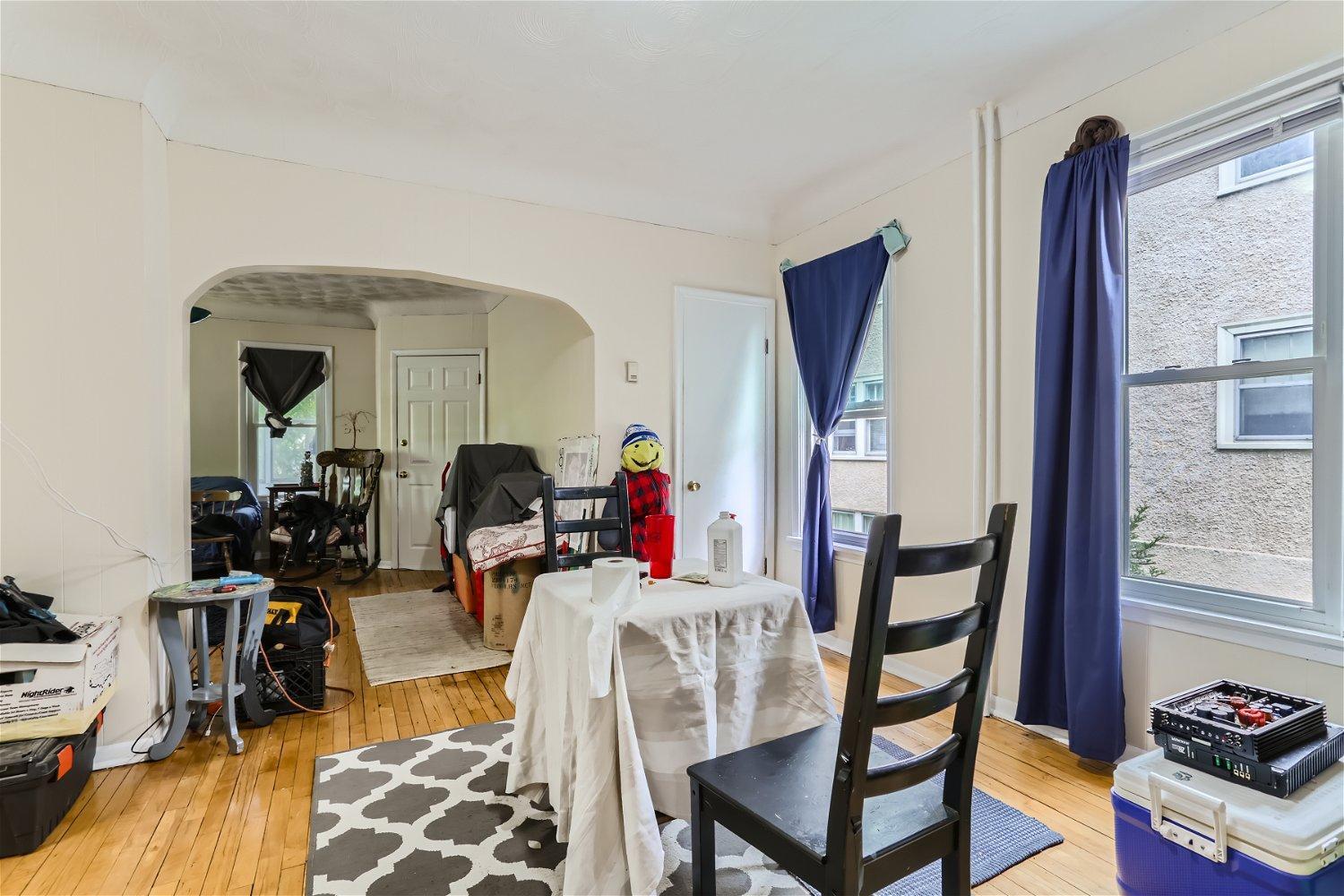 1860 Saint Clair Avenue